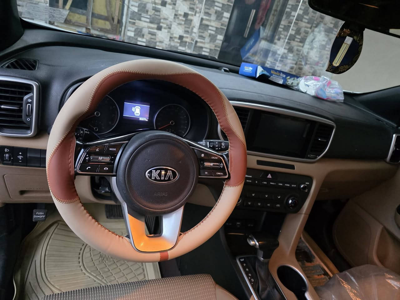 🚗 كيا سبورتج 2020 (وارد الشركة العامة) – بحالة الشركة! 🚗
سيارة عائلية بنظافة عالية ومواصفات ممتازة، استعمال بيتي خفيف وجاهزة للمشي وبدون أي مصاريف نهائياً ✨

​🔹 الموديل: 2020 (استلام الشركة العامة للسيارات)

🔹 المحرك: 2400 (عزم وقوة ممتازين) ⚙️

🔹 الاستعمال: استعمال بيتي شخصي (نظيفة جداً) 🏠

🔹 الرقم والأوراق: رقم بصرة باسمي، سنوية مجددة لغاية 2031 (جاهزة للتحويل فوراً) 📑

🔹 الضمان والكفالة: كفالة عامة شاملة، ما مفتوح بيها ولا برغي نهائياً (لا بالحدادة، ولا بالمكينة، ولا بأي قطعة بالسيارة) 🛡️

​⚙️ المواصفات والإضافات:

​طقم إطارات (تايرات) جديد بالكامل 🛞

​تبريد قطعتين ❄️

​تحكمات ستيّرن كاملة 🎯

​حساسات أمامية وخلفية 🚨

​نظام فرامل 4 ديسكات 🛑

​فول مواصفات عدا البصمة ✨

​🛣️ المسافة المقطوعة: 90 ألف كم فقط

💵 السعر: 190 ورقة ($19,000) قفل (الكَبِط)

💎 الحالة العامة: جديدة بمعنى الكلمة وجاهزة من كلشي للبرغي.

​📍 العنوان: البصرة - الهارثة

📞 للتواصل والاتصال: *********** 📱
