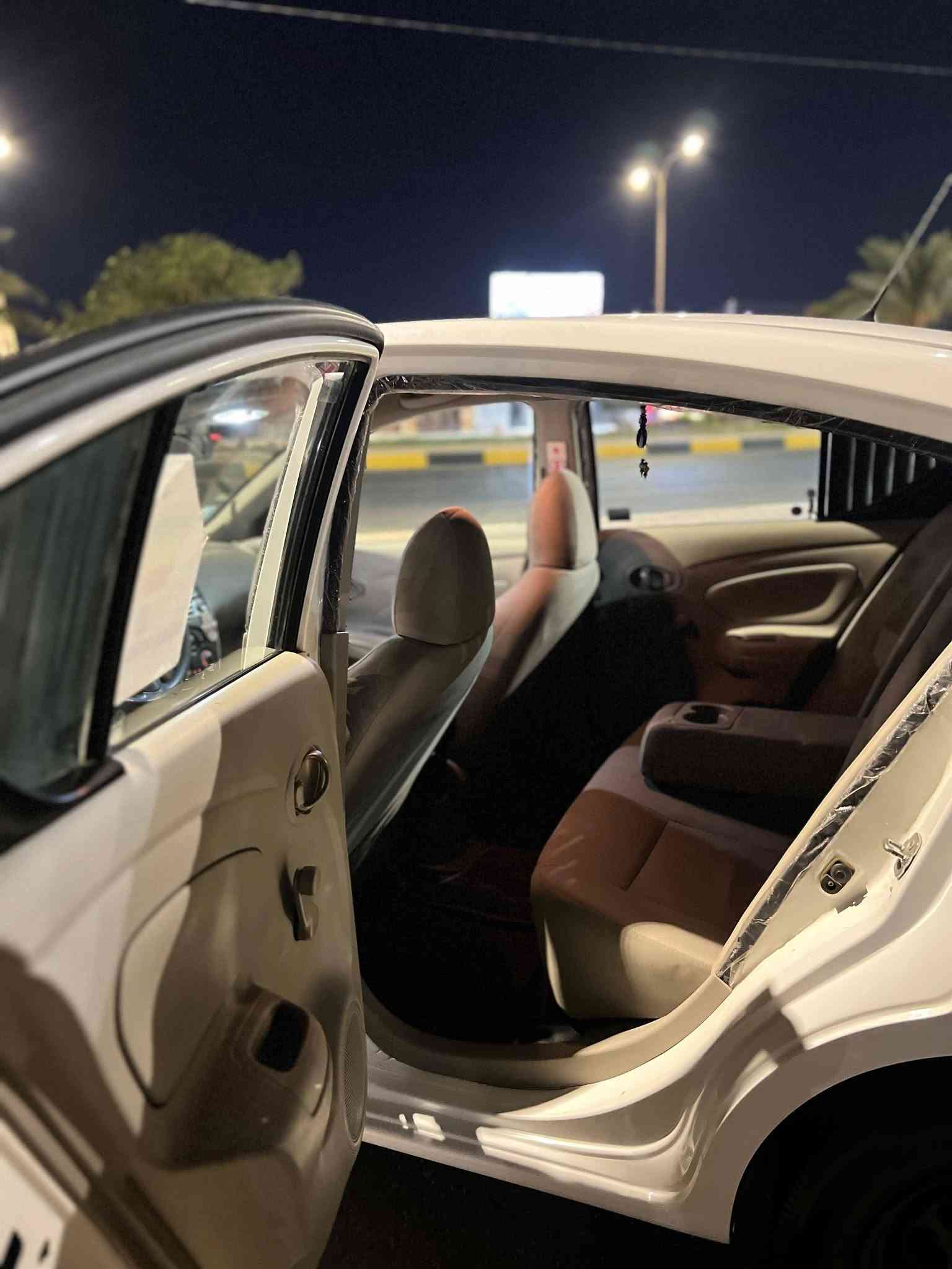 للبيع نيسان سني هندي بليته زركه
موديل 2022 أبيض
رقم اربيل
تحكم ستيرن
بلوتوث
لايت زنون
نضيفه وحلوه
مكان سياره الفلوجه السعر 102 مجال جدا بسيط 
رقم الهاتف ***********
