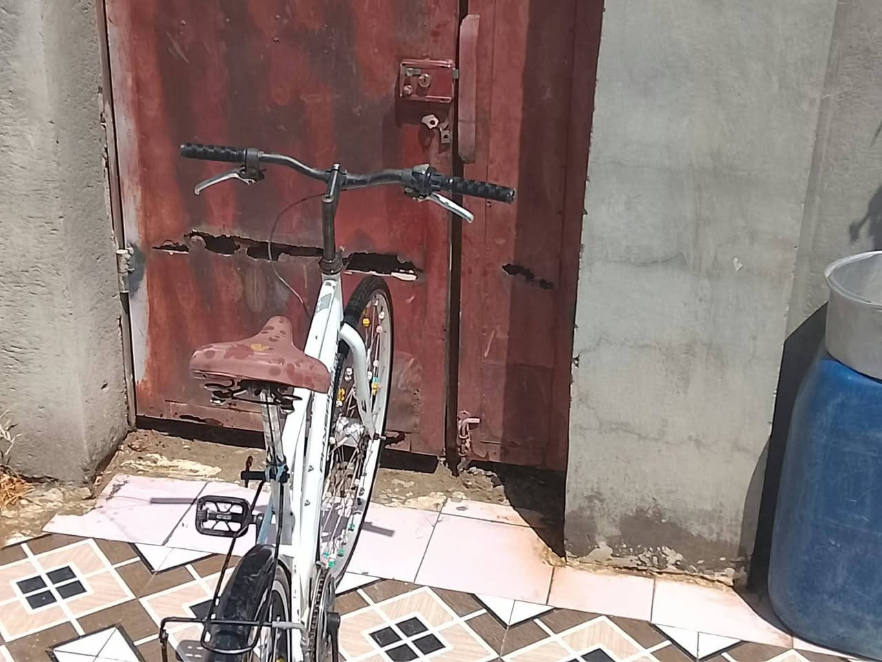 سلام عليكم باسكل لبيع شوفت عينك باسكل نضيف 
ويستحمل عر وير سعر خمسين وبيه مجال حجم سبعه وعشرين 
الرقم 
***********

