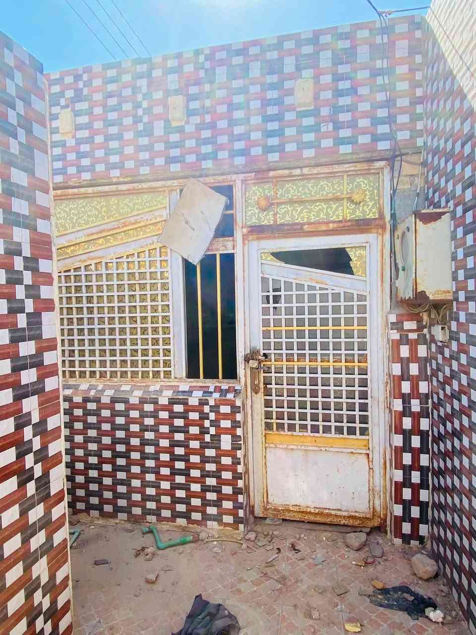 بيت مساحة 140 متر بستان خنجر
السلام عليكم بيت زراعي ركن للبيع بالبداية 
بستان خنجر يم مجمع جديد مساحة 140 ركن 
بي غرفه وصالة ومطبخ وديوانيه عوزها سقف

البيت متروك تعال رتبة واسكن
سعر 15 وبي مجال ***********
