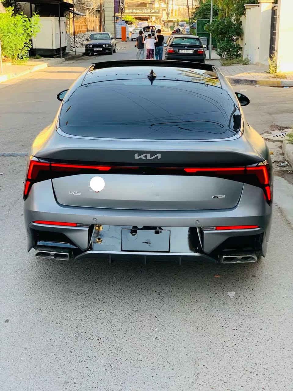 سلام عليكم 
للبيع K5 GT 2025
محرك 2500 تيربو
سياره فول الفول مواصفات 1/1
6 حساس امامي
6 حساس خلفي
5 كامرات 
كشنات كهرباء كلهن تتفئه تبريد
معروفه مواصفات ال GT
ماشيه 15
سياره حره بدون رقم 

سياره جديده كلش حلوه بل واقع احله من الصور
جاهزه عل ملم ما ناقصها شي 

حادثها 3 قطع
 تبديل باب خلفي يمنه نفس لون 
جاملغ خلفي يمنه فقط الداير مالته معدل ومصبوغ عل كده
جاملغ امامي مبدل بدون ضربه فقط تبديل ومصبوغ

عنوان بغداد الزعفرانية 
الرقم 📞 *********** اتصال
