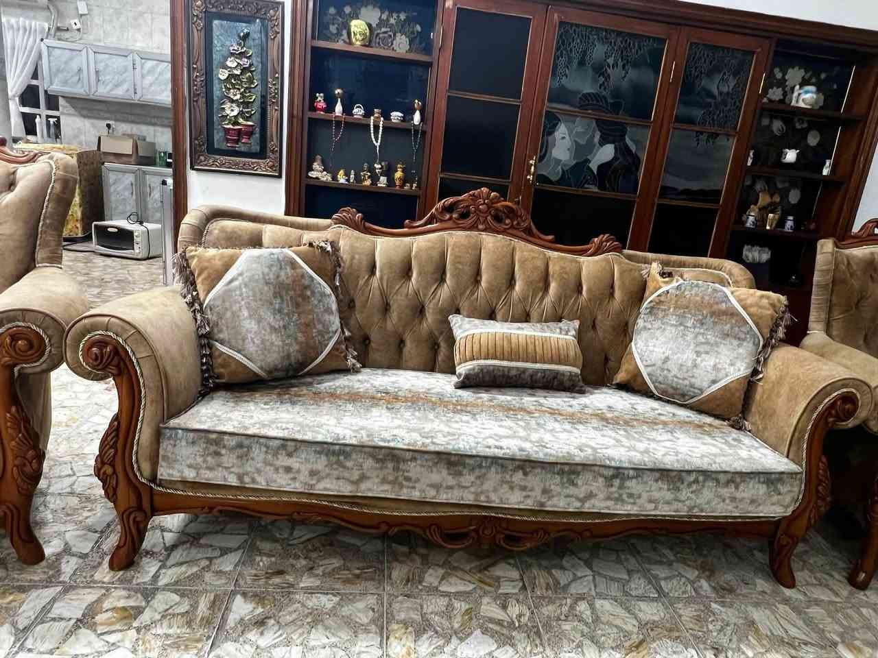 تخم للبيع ، نحت وزخرفة يدوية راقية 🌹
تصميم فخم وأنيق، مناسب للبيوت والصالات.
الحالة ممتازة ونظيف ومحافظ عليه.
السعر: [مليون بي مجال ]
للاستفسار والتفاصيل مراسلة خاص او عل رقم ***********
