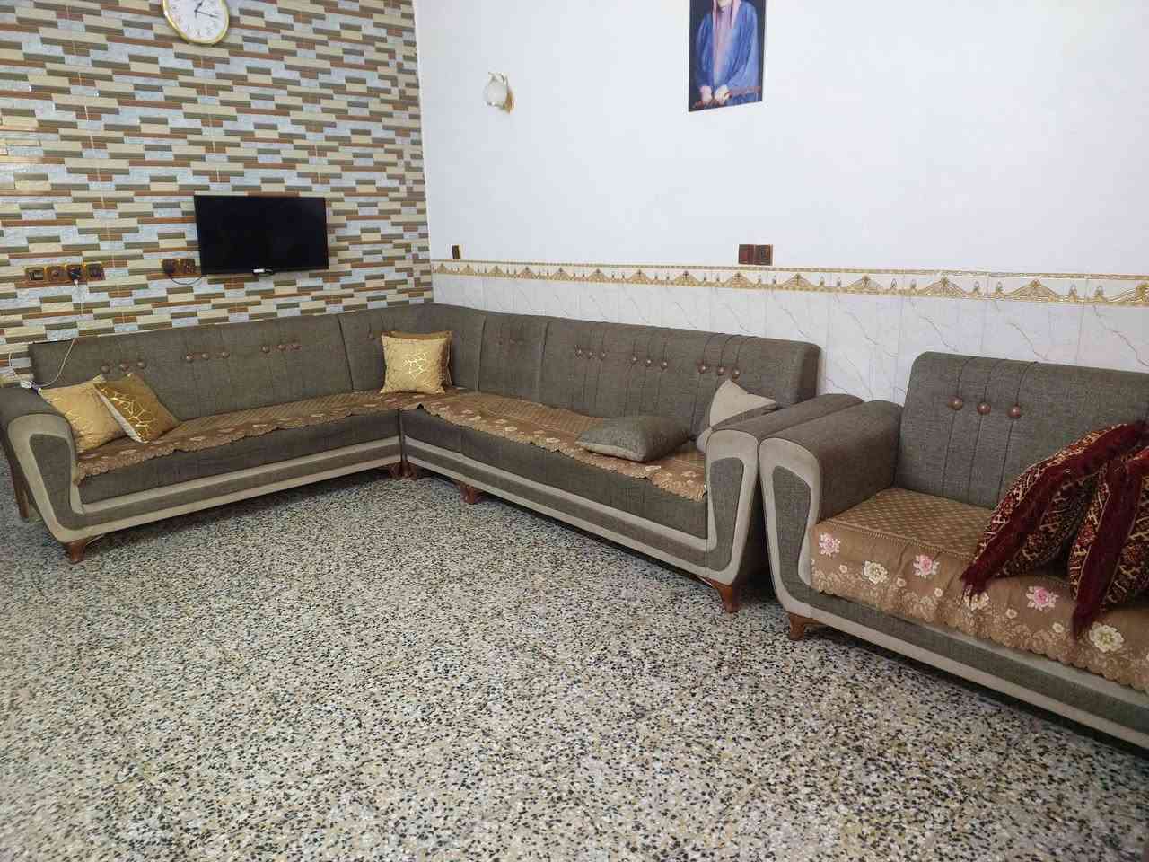 تخم مع طبلات للبيع سعرهن ٤٥٠ وبيهن مجال 
***********
