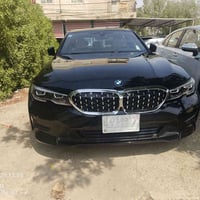 330e BMW موديل ٢٠٢٢، وارد امريكي قطعتين صبغ بنيد وجاملغ جهة السايق، ال...