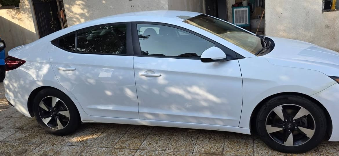 النترا موديل 2020 وارد أمريكي 
معوقين باقيلها 3 أشهر وتصير حره 
تخم تاير والسياره حلوه السعر 128 وبيها مجال
 محرك 2000  دوش حادثه بس دعاميه بأمريكا 
وبالعراق جاملغ رش  بيها تكشير شويه كد شبر بالقماره فقط  بيها سونار مكانها ميسان 
 للأستفسار اتصل على الرقم ***********
