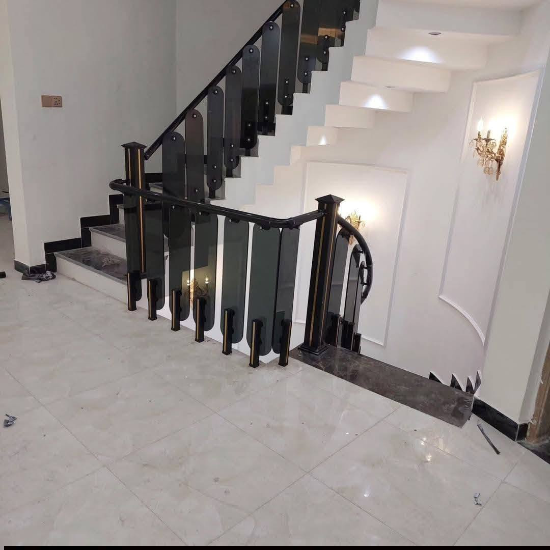 محجرات المنيوم تركي بضمان فعلي⚒️🇹🇷               
ملاحظه الاسعار بيه مجال يدلل علينه ابو البيت 
نوع المقطع اولسان                        

سعرالمتر أربع خطوط ( 35000الف) ( ملاحظه) جميع الالوان ) 🌈
سعر المتر 3 خطوط (33000).
ضمان فعلي/ 10سنوات ⚡️كرسته وعمل ونقل🏡
سعر الرمانه الديكور ( 2500 دينار ) 🇹🇷
 
  ( ملاحظه ) تتاكد من نوع المقطع والكيج اذا مو نفس المواصفات المذكوره يرجع الكادر. 📴
محجر المنيوم تركي ( مربع ) 🇹🇷
سعر المتر( 65000 الف )  جميع الالوان.  
سعر المترمربع الارجل ( 50,000الف ) 
محجر جام( cnc ) تركي 🇹🇷 
 جام 10 ملم مقسئ 
سعر المتر (58000)الف ) 🪞💢
ضمان 20/سنوات 💯
(سعر البايه (18)الف للعرنوص
سعر الدنك 120 الف 
كافه انواع الابواب والشبابيك الالمنيوم وcnc 
باب صحيات بانواعه والالون 
عمل كاشوانيه غنينه الغاز 
كاشوانيه احذيه 
ملاحظة) اذا عندك درج تريد تسويله محجر وتريد تعرف شكد يكلف 💵بس صور الدرج مقطع فيديو 📸أرسله على الصفحه او على الواتساب ونحسبلك التكلفه بالزايد شكد يكلف ونرسلك الصور والموديلات 🎞️
#خليك_بالبيت 🏠 احنا نجيك 
الاسعار تشمل ذي قار ونواحي والاقضيه 
مستعدون لتنفيذ كافه اعمال المحجرات للشركات والدوائر الحكوميه والاهليه وباسعار تنافسيه وكوادر ذو خبره عاليه 

لايك للصفحة👍 ليصلكم كل ماهو جديد 🆕
للتواصل ارسال رساله✉️ او الاتصال بنا  ☎️ 

( واتساب ) *********** ♻️ اتصال*  
***********

( ومن الله التوفيق ).      (  الديكورات  والسقف بنواعهاا )
