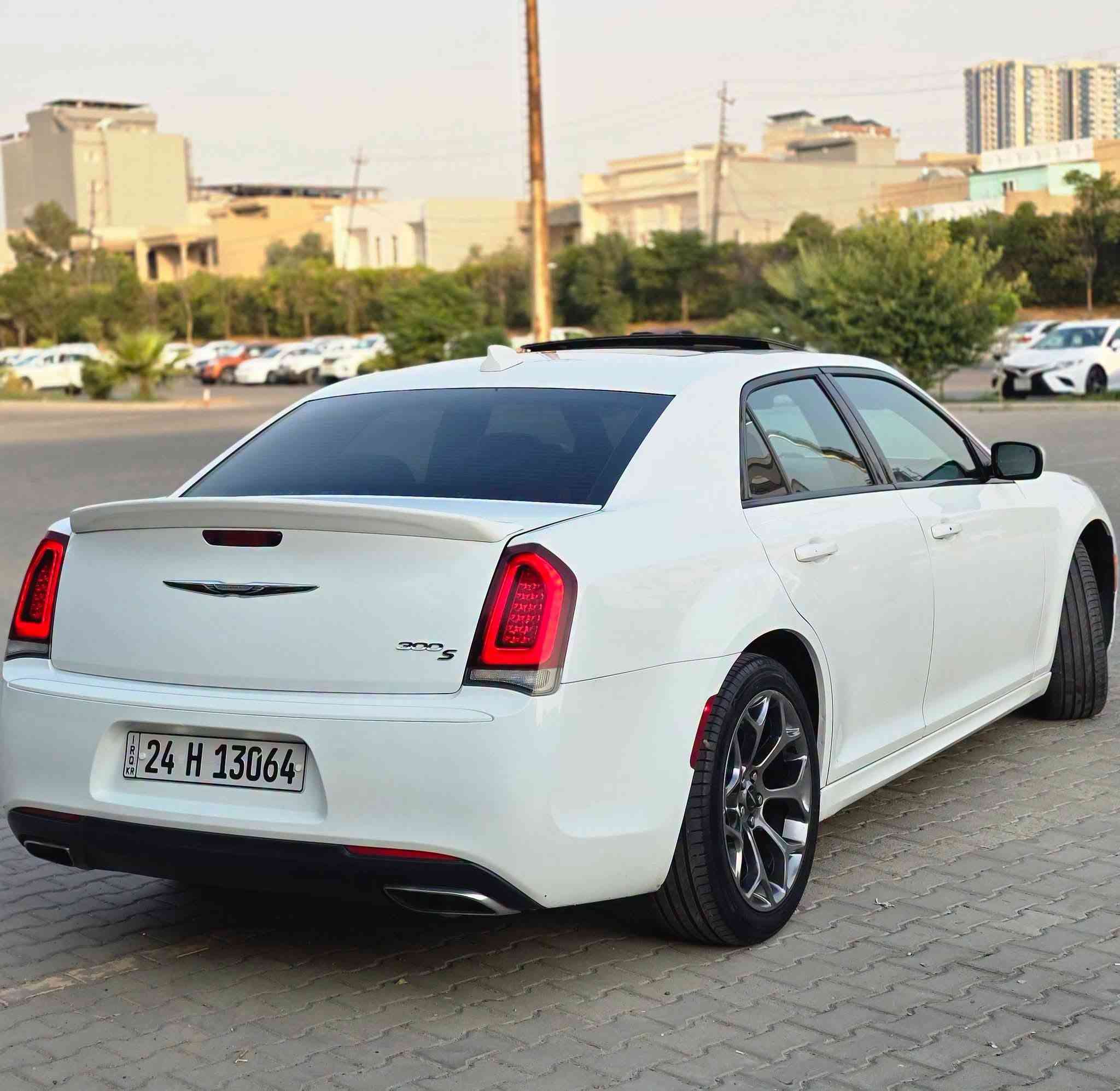 السلام عليكم الاخوان ..
كرايسلر 300s 2018 ..
وارد كندي ماشية 77 مايل ..
مواصفات اس معروفة مواصفاتها ..
كير محرك بشرط مامفتوح ..
سيارة كلين تايتل مكفولة من صبغ و بارد 
سيارة جاهزة من كلشي ..
***********
