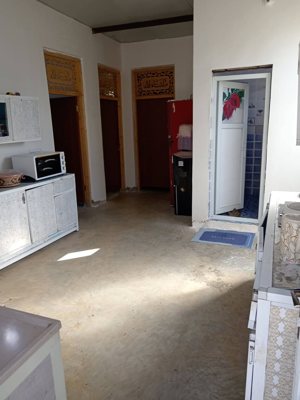 السلام عليكم عندي بيت للبيع خلف دور الزراعه باربعه دونم مساحة البيت ٣٠٠ متر يحتوي على غرف٢  ومطبخ وحمام واستقبال طابوا زراعي الاتصال علئ الرقم *********** سعر خاص

