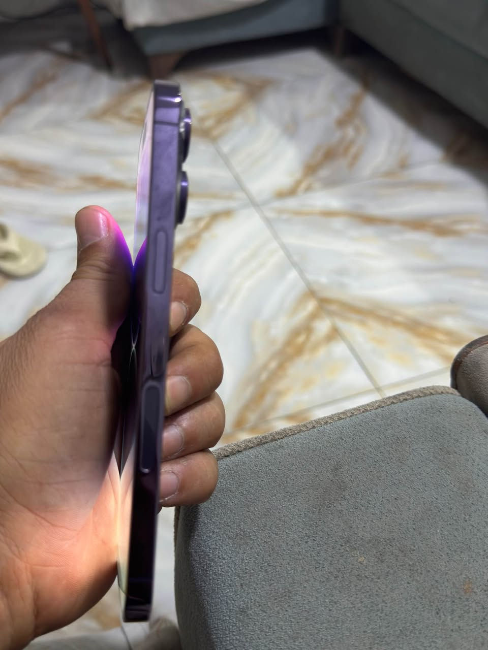 ايفون 14 برو ماكس ذاكره 256 كامل ملحقات بيه نقطه بالشاشه بالاعلى بطاريه 100 مابيه اي مشكله سعره 625 الف مكاني بغداد *********** بغداد, العراق

نص مكتوب في الصور:
- حول ٧:١٦ الاسم iPhone < إصدار iOS 26.7.1 < اسم الطراز iPhone 14 Pro Max رقم الطراز MQ8R3LL/A الرقم التسلسلي H3DJY7NXQJ الأغاني . الفيديوهات . الصور . السعة ٢٥٦ غ.ب. متوفرة ٢٣٧,٢١ غ.ب. عنوان Wi-Fi F0:C7:25:BF:80:81 Bluetooth F0:C7:25:C0:E2:8E البرنامج الثابت للمودم 4.51.05
- ٧:١٧
- حالة البطارية والشحن
- كما هو الحال مع البطاريات القابلة لإعادة الشحن، بطارية الهاتف قابلة للاستهلاك وتصبح أقل فاعلية مع الوقت. معرفة المزيد...
- ١٠٠٪
- الحد الأقصى للقدرة
- هذا قياس لقدرة البطارية مقارنة بقدرتها عندما كانت جديدة. قد تتسبب القدرة المنخفضة بتقليل ساعات الاستخدام بين عملية الشحن والأخرى.
- أقصى قدرة للأداء
- ستساعد الأنظمة المضمنة في النظام والمكونات في تخفيف آثار الأداء التي قد تلاحظها أثناء التقدم الكيميائي في عمر بطارية iPhone.
- شحن البطارية المحسن
- للحد من استنزاف عمر البطارية، يتعلم الـ iPhone من عادات الشحن اليومية، بحيث ينتظر ولا يتجاوز ٨٠٪ حتى يحين موعد حاجتك إلى استخدامه.