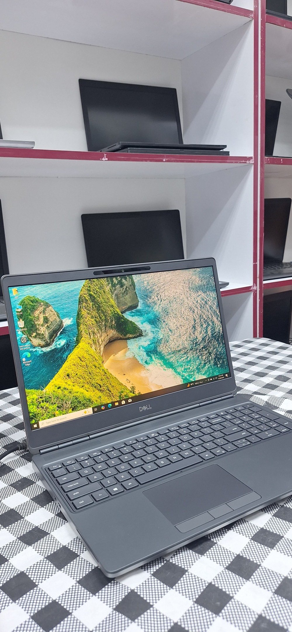Dell precision 7550
* المعالج : H 10850-17 Intel Core

* كارت الشاشة الداخلي: 8) Intel UHD Graphics:

جيجابايت

* الذاكرة العشوائية (16GB :(RAM

* التخزين 512GB SSD

* كارت الشاشة الخارجي:

NVIDIA T2000 4GB

* الشاشة : 15.6 بوصة FHD

* السعر : 780 بي مجال للشراي
للتواصل : 0773272871