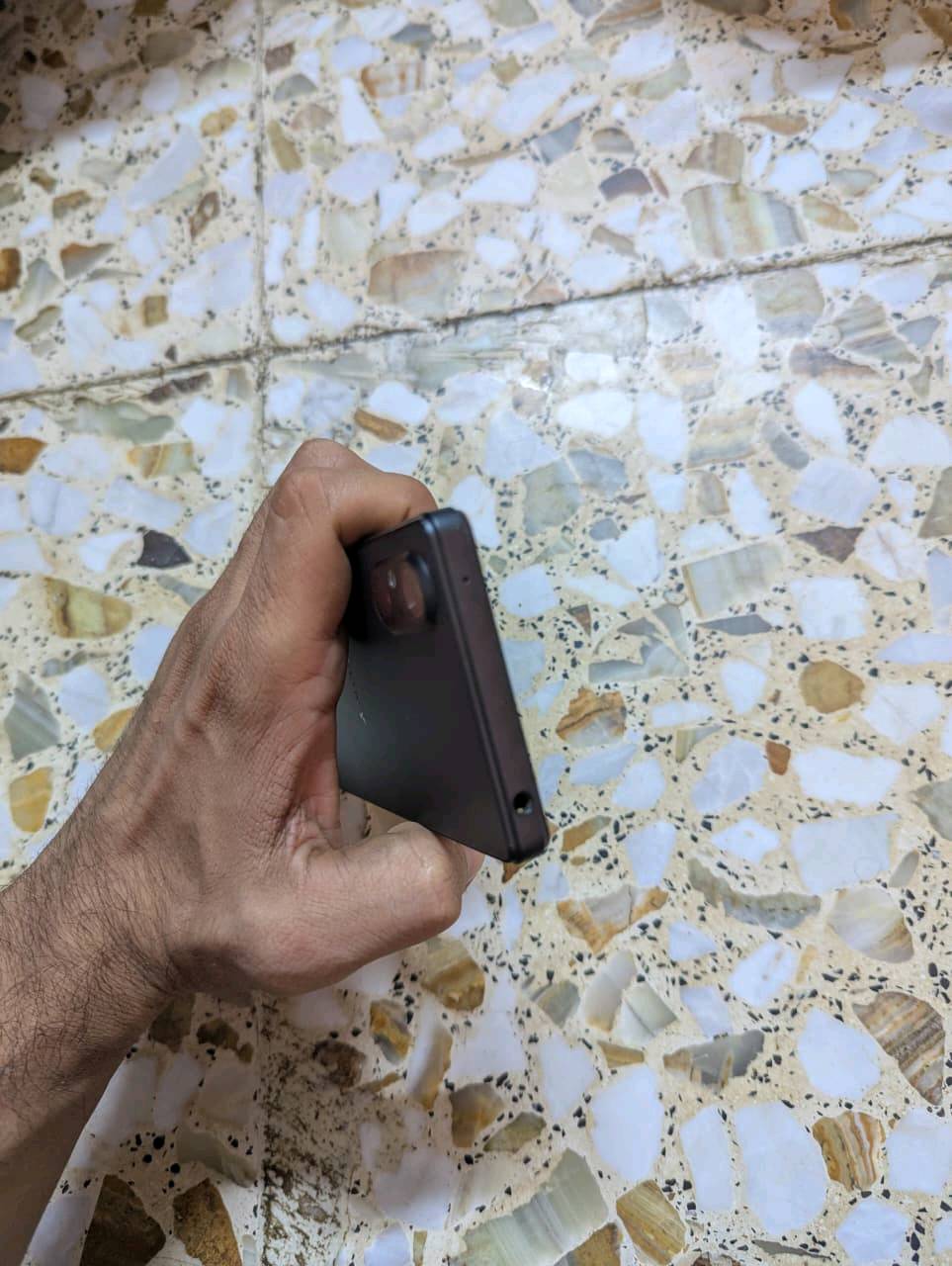 سلام عليكم جهاز sony 5 mark 5
نسخة ياباني دوكومو ( عربي اصل)

 شريحتين شريحة eism وشريحة عادية

 معالج سنابدراجون 8 جين 2 

كامرات 2 بدقه 48 ميغا بكسل تصور 4k. 120 فريم مع برامج تصوير احترافيه

الصوت دل سبيكر ومدعومات ب5 ميزات وحده منهن الذكاء الاصطناعي 

ذاكرة 128 عشوائية 8

 شاشه OLED شاشه 120 هرتز وتنرفع خلال اللعب لل 240 فريم

بطارية 5000

ومتروس ترس مواصفات

 الجهاز جديد كفاله عامه

مراوس مكاني بغداد

رقمي ***********