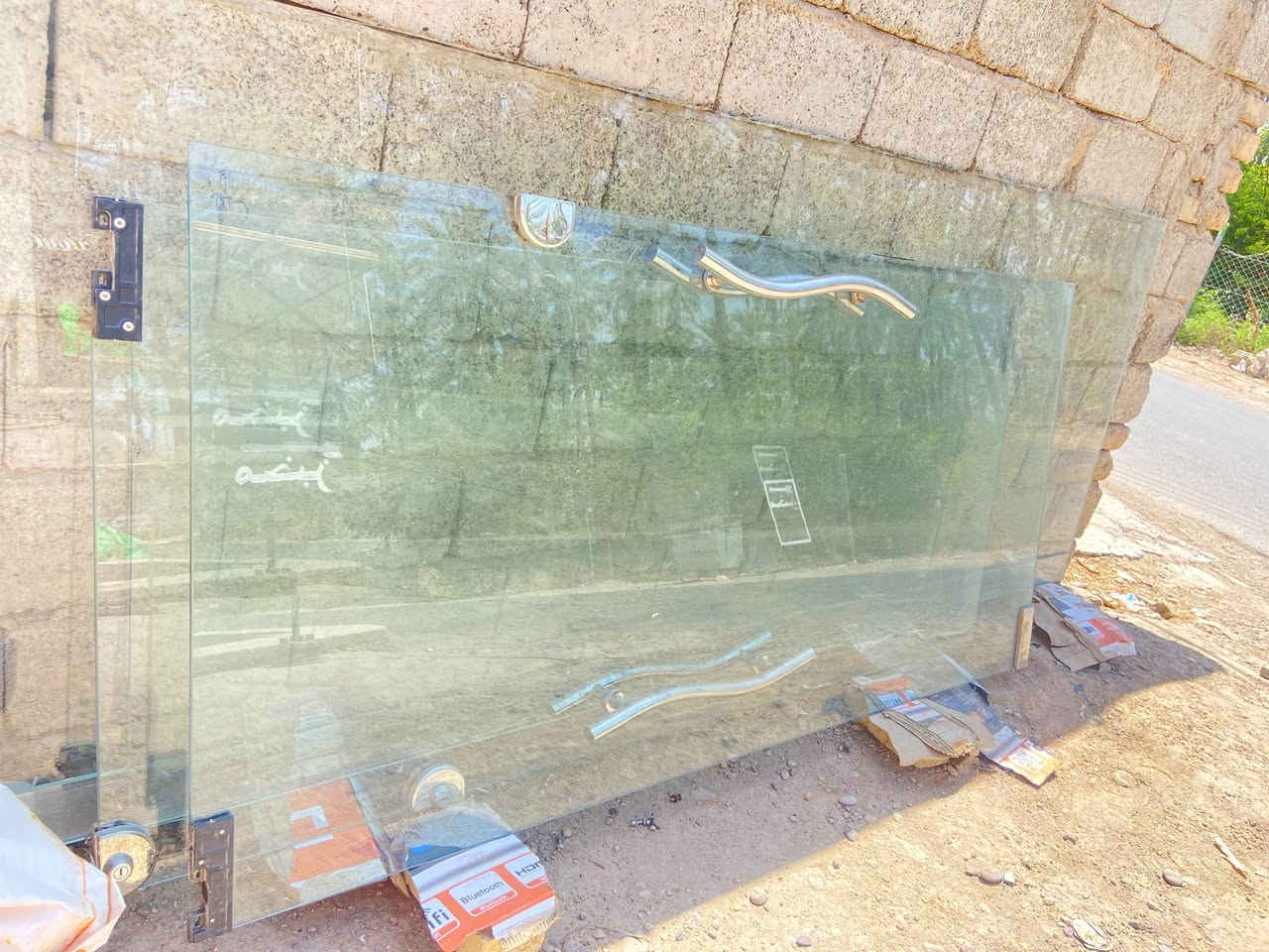 باب سوبر ماركت مكون من اربع قطع جام ثقيل الباب قطعتين يفتح يسار ويمين 
السعر 200 مابي اي مجال 
للاتصال 
***********
