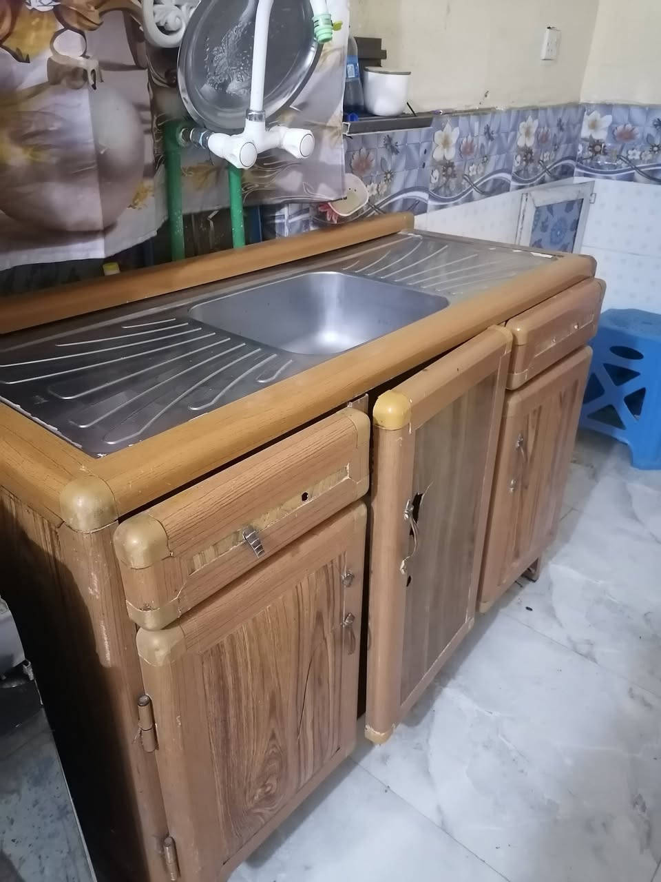 سنكي تسكام نضيف بس باب الوسط يرادلها يده ومكانها مكسور فقط المكان حله ابي غرق حي ابو اسد سعر 65 بيع مستعجل والله سعره بلاش ***********
