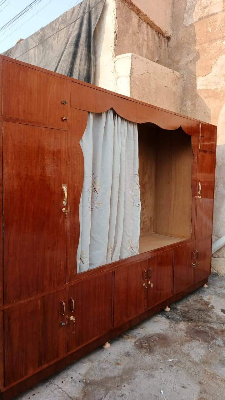 بوفيه سليمانيه 3 امتار للبيع نظيفه ما بيهه اي عيب استفسار اتصال ع رقم *********** كركوك, العراق
