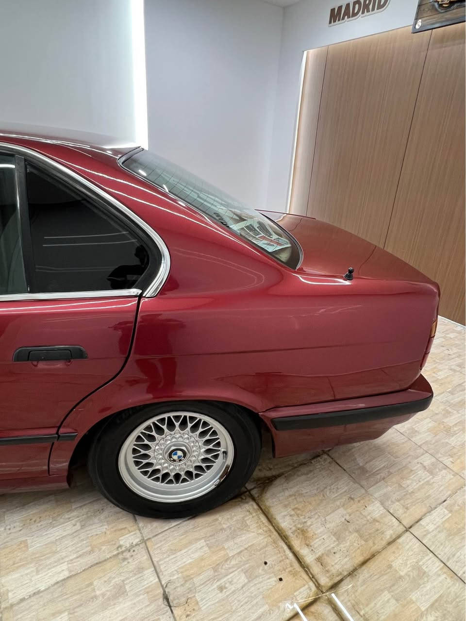 Bmw 525 گێر عدی 
ئارم پلاستیک هەولیر بەشەرت ئارمو ئەوەلیات
سعری 43 گلا معامەلە 
مواسەفات: 
تەبرید سارد و گەرم 
سلایت کارەبا ئیشەکات
٤ جام کارەبایی
ویل حسیر ٤ تایەو ویلی ناو پاکەت
کوشن جلد 
ناو سپی 
تەنزیلو بلوتوزو شاشە 
گێرو مەکینە بەشەرتی ١٠٠ فیتەر 
مەکینەی زۆر بەقۆتە کەم بیئیم ماوە ئەم قۆتەی لەسەر بیت
موسو براوەو دەعمو لیدراوی نیە پشتو پیشی کەپسە خایسو رزیوی نیە سەیارەکە راگیراوە نوێ نوێ ماوەتەوە ناو پاکەتە تقەو رقە جرکەی نیە لەسەر شەریکە ماوە 
شوین کۆیە موشتەری تەلەفون بکە: ***********
ڤایبەرو واتسئەپەکەم کراوەیە كويسينجاك, أربيل
