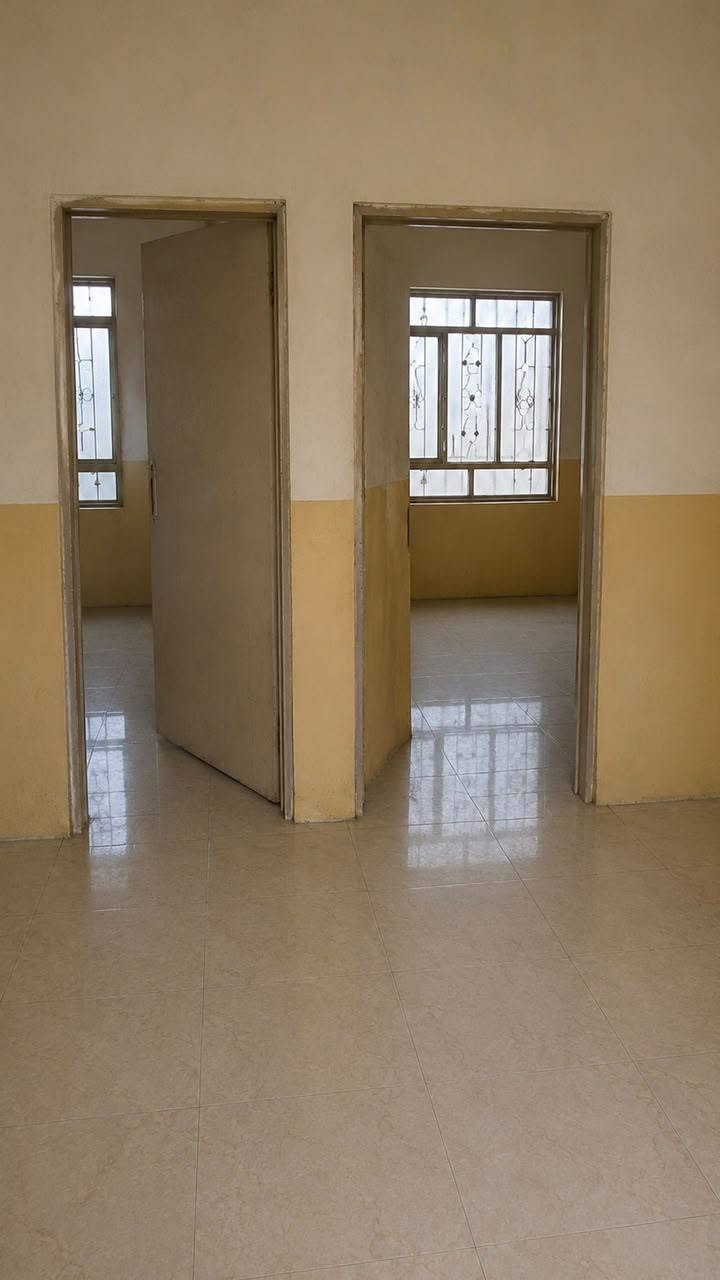 🏡 منزل للبيع – بعقوبة
📍 الموقع: بعقوبة – قرب مطحنة ديالى، تقاطع المرور، أول نزلة الجوبة.

مواصفات المنزل:

* مساحة الأرض: 200 م²

* غرفة نوم عدد (2) بمساحات (4 × 5 م)

* استقبال بمساحة (6 × 4.5 م)

* صالة بمساحة (6 × 4 م)

* مطبخ بمساحة (5 × 4 م)

* صحيات عدد (2) داخلية وخارجية

* كراج سيارة

* حديقة

* منور عدد (2)

* أرضيات بورسلين

* منزل جاهز للسكن (كهرباء - ماء - مجاري)

* سنة البناء: 2015

* نوع السند: طابو زراعي – سند (25)

💰 السعر: 35 مليون دينار عراقي

🤝 يوجد مجال بسيط للتفاوض، مع إمكانية المراوسة بسيارة مناسبة.

📞 للاستفسار: *********** واتساب
