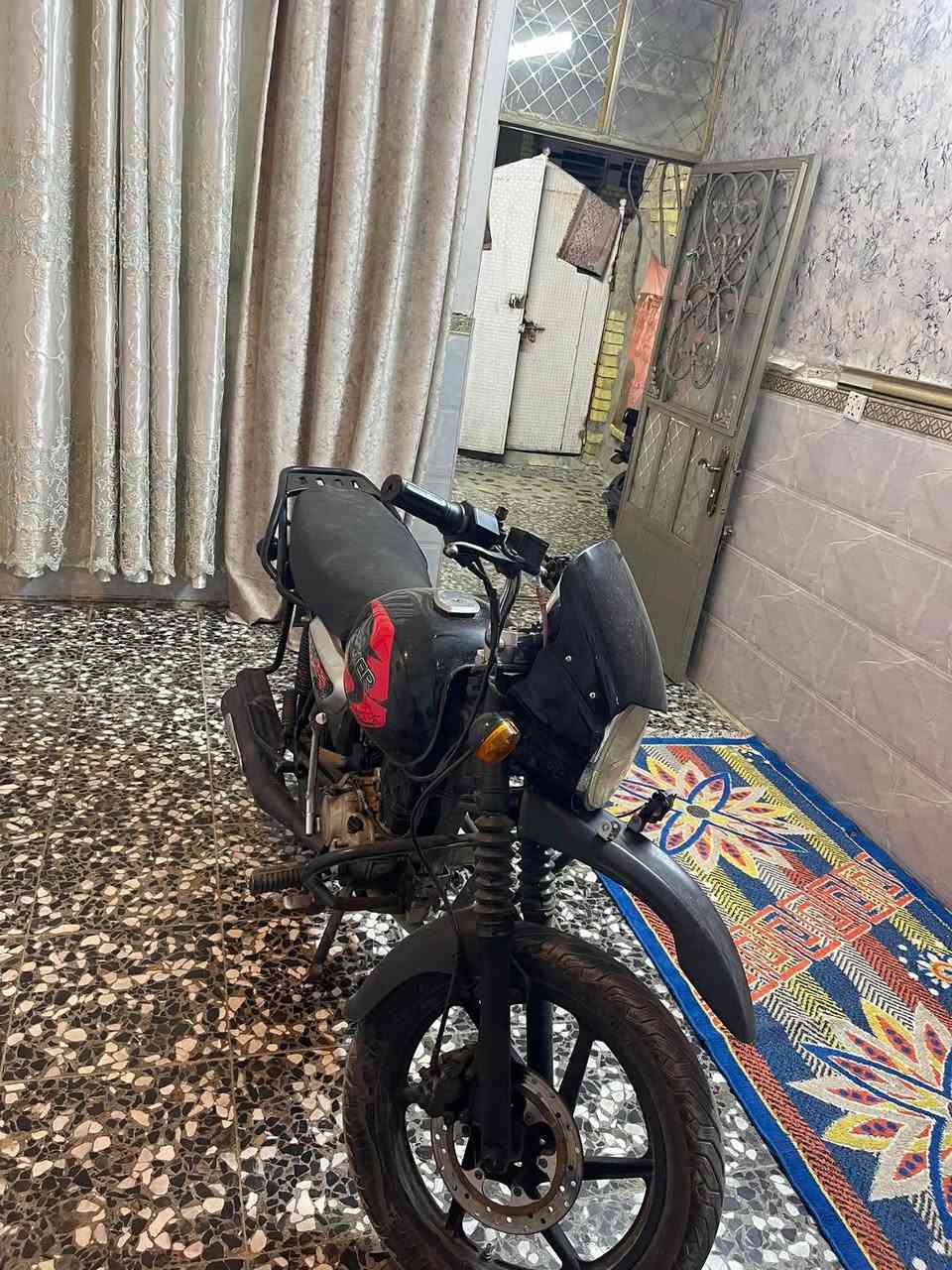 سلام عليكم دراجه  بوكسر. 22 وراق. سعر مليون  وبيهه مجال شي خابر وتدلل ***********

