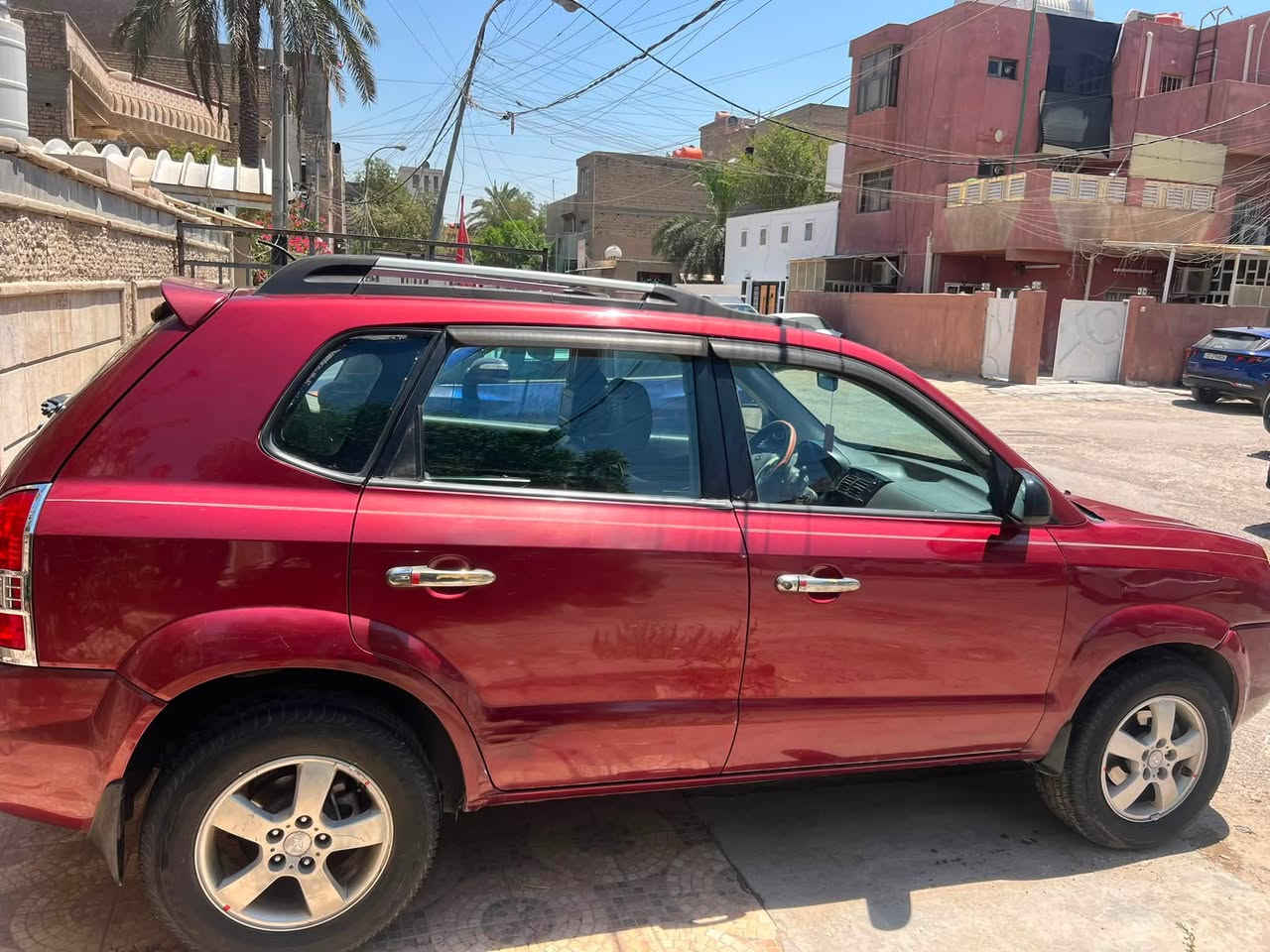 السلام عليكم 
توسان 2008
محرك 2000 دوش 
الصدر والتبريد والمكينة بحالة جيدة جدا
تبديل جاملغين امامي بدون دواخل
سيارة نظيفة واستخدام بيت
السعر 95
مكان بغداد حي القاهرة
***********
