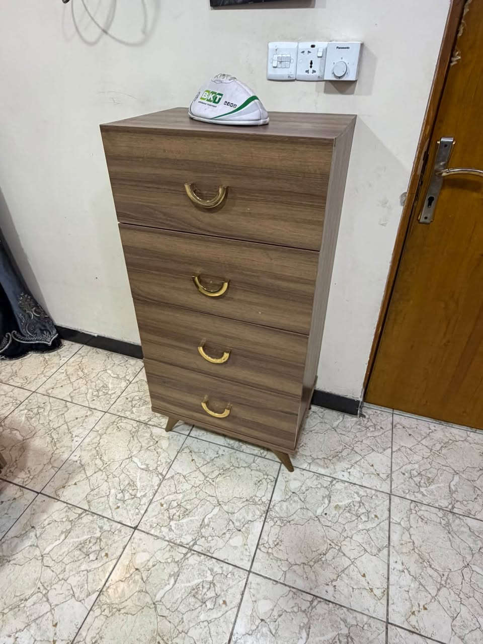 سلام عليكم غرفه نوم كامله مكمله اي ملاحضه مابيهه  والشراي هلا بي كلبي ستفسار ***********
