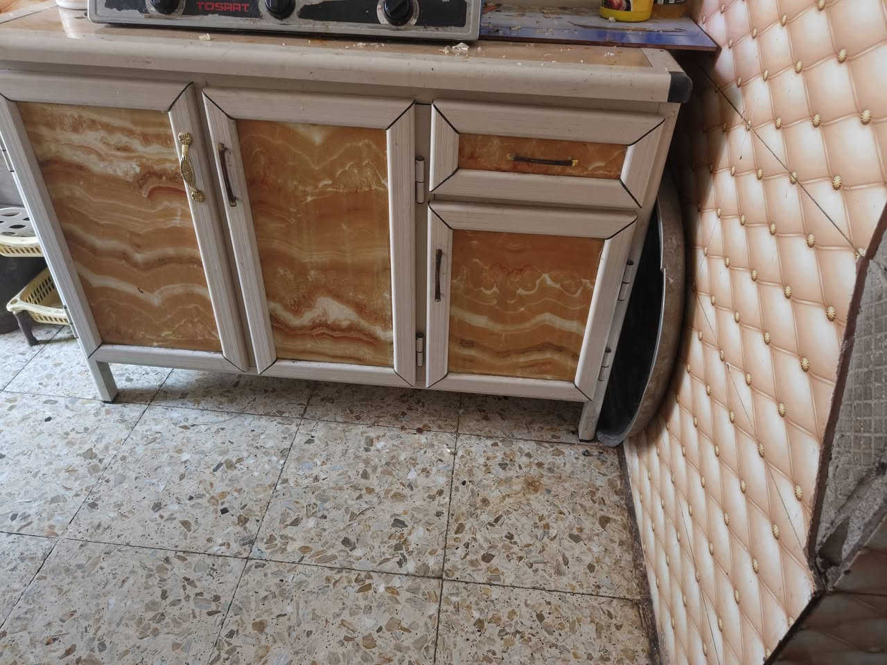 كاونتر مع ميز للبيع كاومتر نضيف شخط مابي***********
