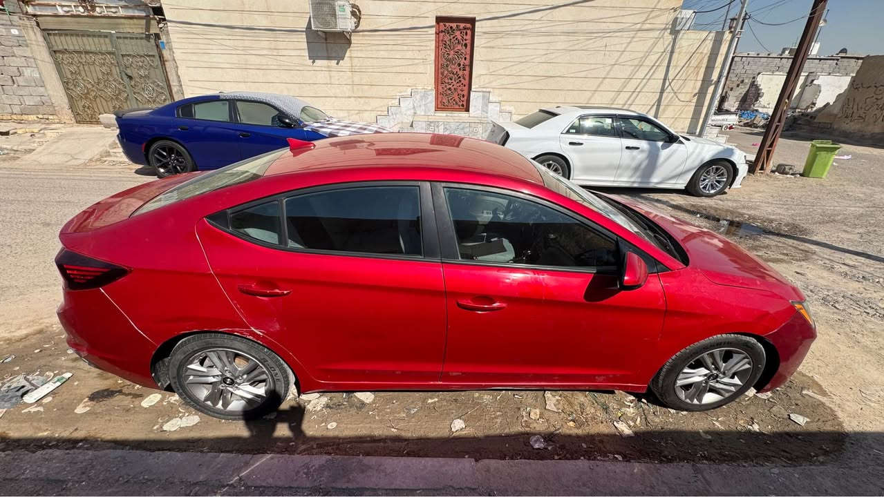 🚗🔥 للبيع | هيونداي إلنترا 2020 🔥

🇺🇸 وارد أمريكي
🔴 اللون: أحمر
📍 البصرة

📌 تفاصيل السيارة:

• موديل 2020
• محرك 2.0 لتر – 4 سلندر
• ماشية 122 ألف كم
• رقم بصرة معاقين
• ثاني يوم أسويلك وكالة
• السيارة موجودة بالبصرة والمعاينة متاحة

⚠️ ملاحظات بكل شفافية:

🔸 حادثها هذه رقم الشاصي : 
5NPD84LF1LH562613

🔸 بعد دخولها العراق صار بيها حادث، وتم تبديل باب السائق.
🔸 المكينة عليها كفالة.
🔸 الكير بيه مشكلة: بعض المصلحين يكولون قابل للتصليح بنسبة 50%، والبعض الآخر يقول يحتاج تبديل؛ لذلك أنا أبيعها والكير بحالته الحالية (كايم)، والمشتري يفحص ويتأكد بنفسه.

⭐ المواصفات:

✅ شاشة
✅ كاميرا خلفية
✅ مثبت سرعة
✅ توقف ذاتي
✅ تكييف ممتاز
✅ سيارة مرتبة ونظيفة
✅ محرك 2.0 اقتصادي
✅ حساس تايرات 
✅ لايت زنون 
✅تحكم ستيرن 
💰 السعر:
100 ورقه
📞 *********** البصرة, العراق
