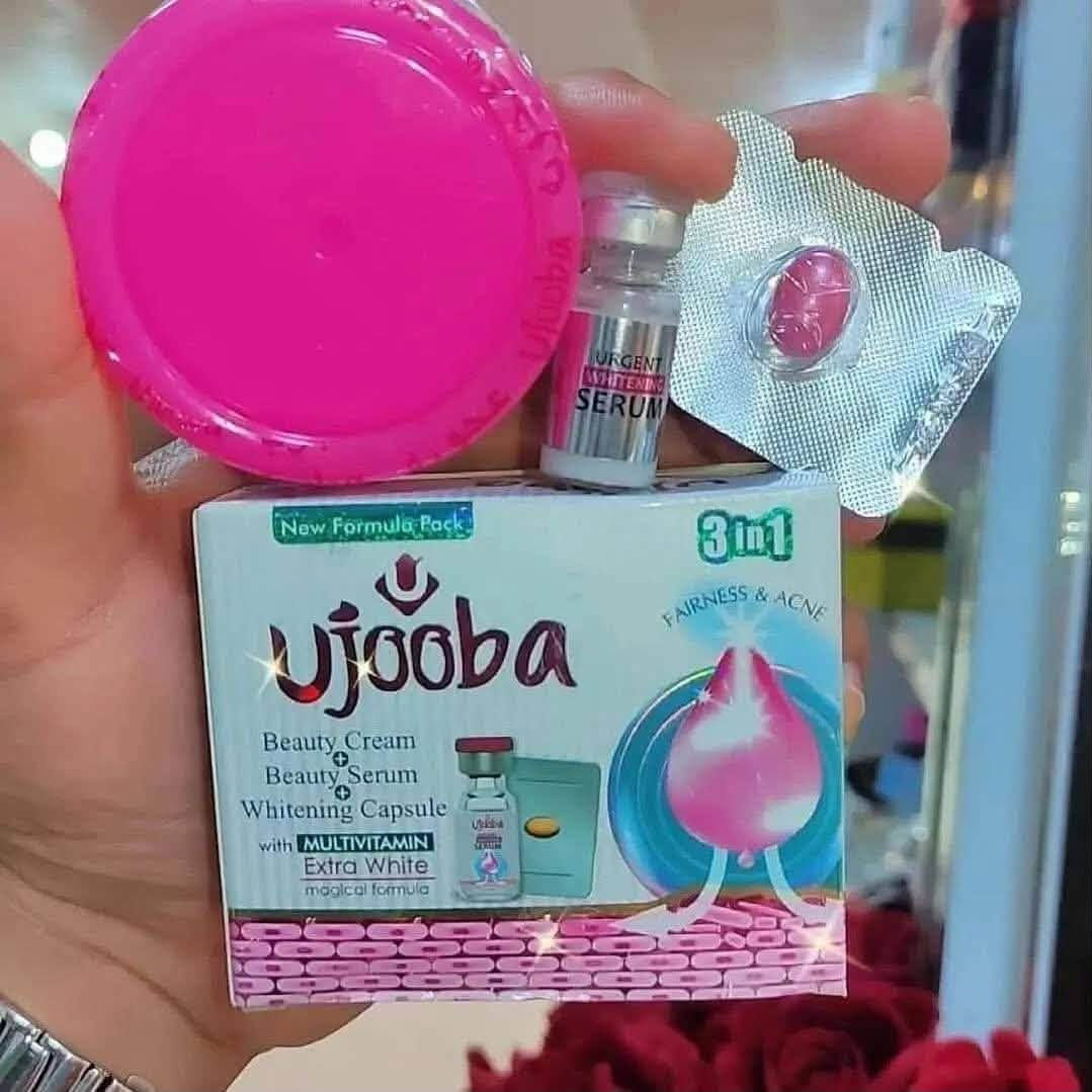 خلطه عجوبه 💖4في1
كريم الجمال اعجوبه 🤍 4 قطع البكج 
1- كريم عجوبه 
2- صابونة اعجوبه
3- سيروم (ابرة) اعجوبه
4- كبسولة اعجوبه
جملة فقط

نص مكتوب في الصور:
- كبسولة صابونة سيروم خلطة