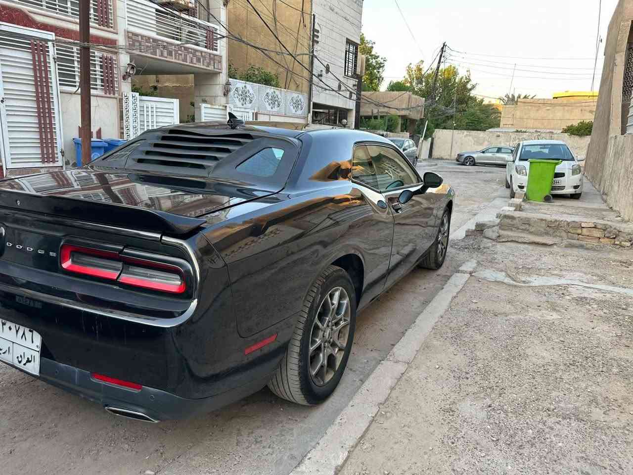 السلام عليكم
للبيع چالنجر موديل 2017
فور ويل
رقم اربيل باسمي تريد وكالة تريد تحويل 
فول مواصفات عدا الفتحه
 حادثها امامي امريكا بيها 3قطع صبغ والبابين ملاون وياها نصبغن
السيارة بدون دواخل 
 مكينة نظيفة وعليها ادامة كاملة
گيرها نظيف
صدر امامي خلفي كامل جديد 
منضومه تبريد (راديتر +كمبريسر) جديده 
المواصفات
شاشه جبيره 
رادارات
حساسات خلفيه
كشنات تدفئه تبريد
كشنات جلد وكنتارا 
فول تحكمات ستيرن
السعر117 وبيها مجاال
المكان بغداد /حي الجامعة
الرقم  *********** بغداد, العراق
