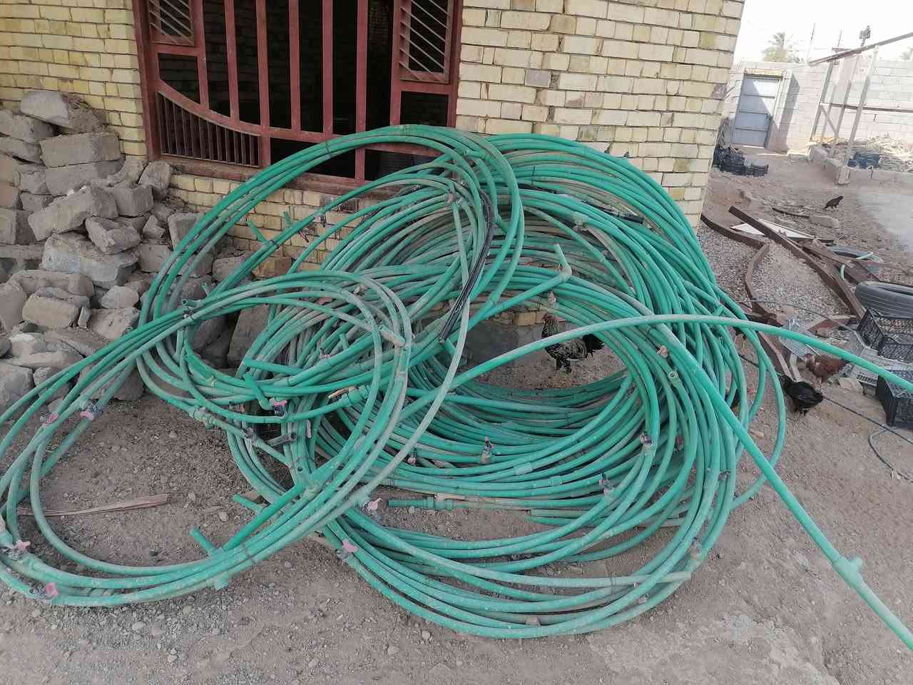 سلام عليكم شبكة سقي مال بستان دونمين كنت زارع عليها اكثر من ١٠٠ نخله مقسمه كل ٦متر تقسيم وكاك اغلب الكاكات موجوده قليل مكسرات صونده وتقاسيم كله اصلي للعلم كانت مدفونه مو بالشمس يعني على وضعها يشهد الله كملت علي اكثر من مليون سعرها ب٥٠٠ قفل بدون عمله الي يريدها بالخدمه عنواني البصره الشافي قرب جسر سيد علي نور ***********
