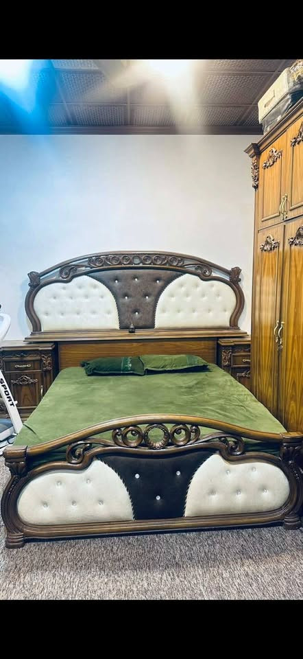 غرفة نوم للبيع نضيفه حيل فقط يحتاجلها سجات چكامچ وصبغ مكانين صغار السعر مليون وبيها مجال قليل شراي تواصل ***********
