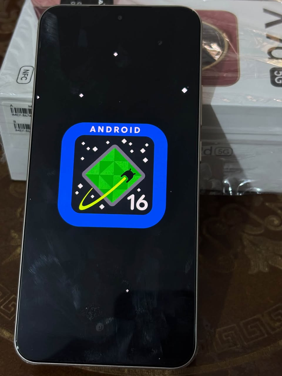 هونر x9d
تلفون غني عن التعريف و ألون المميز 
صاحب البطارية 8300 جهاز بعدة بل جيس ما مستخدم 3 ايام فقط مشحون مرة وحدة الذاكرة الداخلية 12+12 يعني 24 و الذاكرة الخارجية256  سبب البيع عندي عملية واخذتة بل اقساط 
السعر 500 وبي مجال بسيط مكان شهربان تجي تشوفة كدام عينك يلة تأخذة 
***********

نص مكتوب في الصور:
- حول الهاتف MagicOS المعالج المركزي Snapdragon 6 Gen 4 اسم الجهاز HONOR X9d ذاكرة الوصول العشوائي ١٢ غيغابايت +١٢ غيغابايت Honor RAM Turbo بطارية السيليكون والكربون mAh 8300 شاشة بتقنية حماية البصر من Honor ١٢٠٠ X ٢٦٤٠ وحدة التخزين الداخلية المساحة الفارغة ١٧٦,٤٢ غيغابايت الإجمالي ٢٥٦ غيغابايت الموديل MTN-NX1