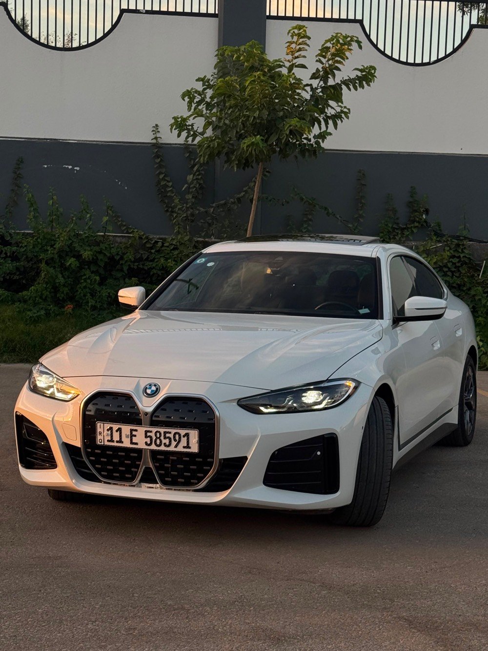 السلام عليكم 
bmw 2024 
كهرباء فول الكترك 
قطعتين صبغ 
بدون دواخل
رقم بغداد 
265 $
***********
شنو الموديل الكامل بالضبط للـ BMW؟ يعني i4 لو iX لو موديل ثاني، وشكد المواصفات/الفئة؟: 
i4 e35
شكد الممشـى الفعلي للسيارة، ووضع البطارية شلون من ناحية الصحة والمدى؟: 
15 الف 
جيد جدا
وين موقع السيارة حالياً بالعراق حتى المشتري يعرف وين يجي يفحصها؟: 
بغداد / اليرموك او الكاظمية
السعر 265$ نهائي لو بيه مجال بسيط، ومنو يطلب الفحص قبل الشراء؟: 
مجال بسيط