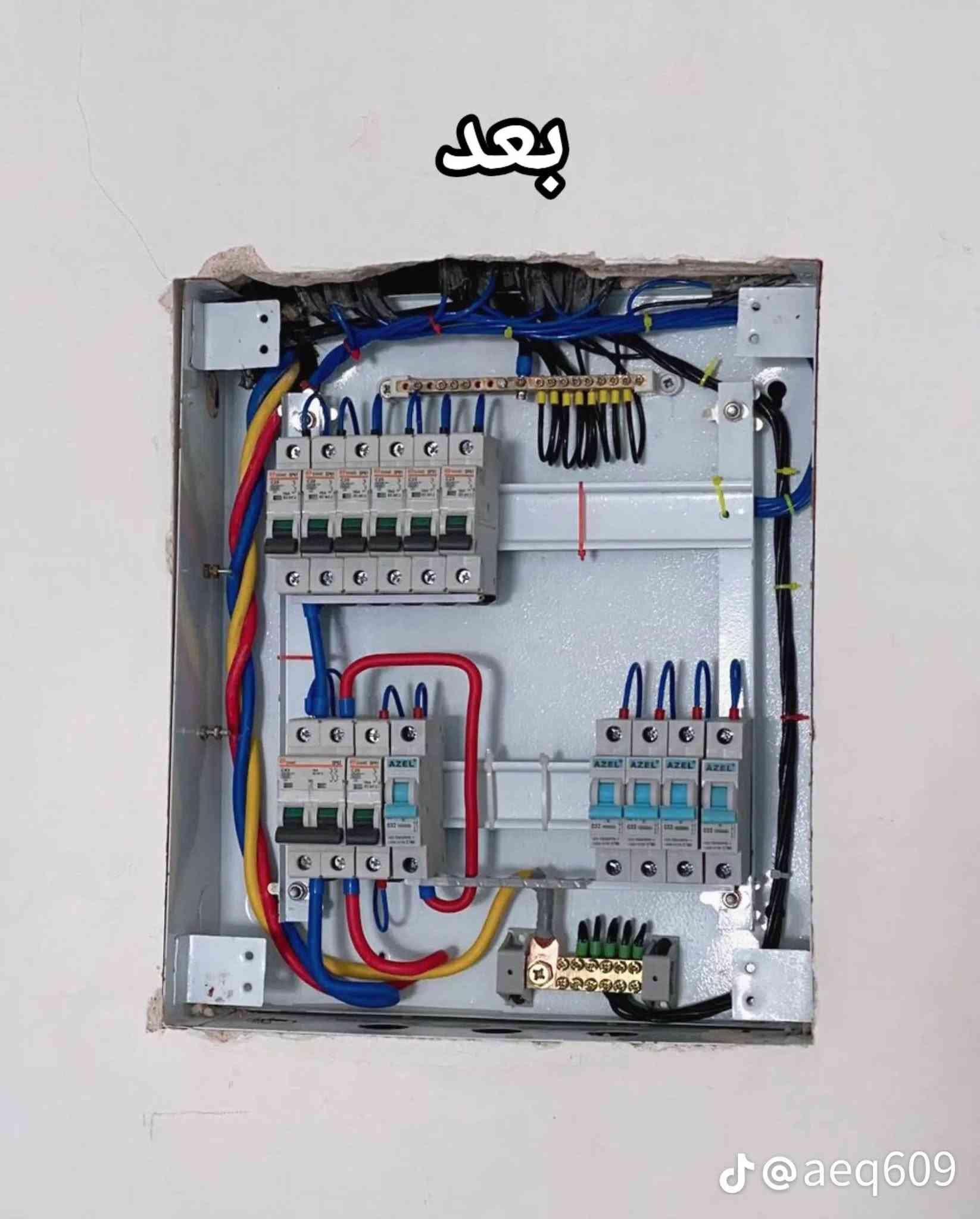 ***********
عمل وصيانة كافة بوردات السيطرة الكهربائية

نص مكتوب في الصور:
- بورد شحن سيارة بي واي دي BYD حماية متكاملة من إرتفاع وانخفاض الفولتية مع ايرث وسويج 16 امبير و بورد حجم 30*40 مسلح اسلاك 4 ملم نحاس
- قبل
- @aeq609
- بعد