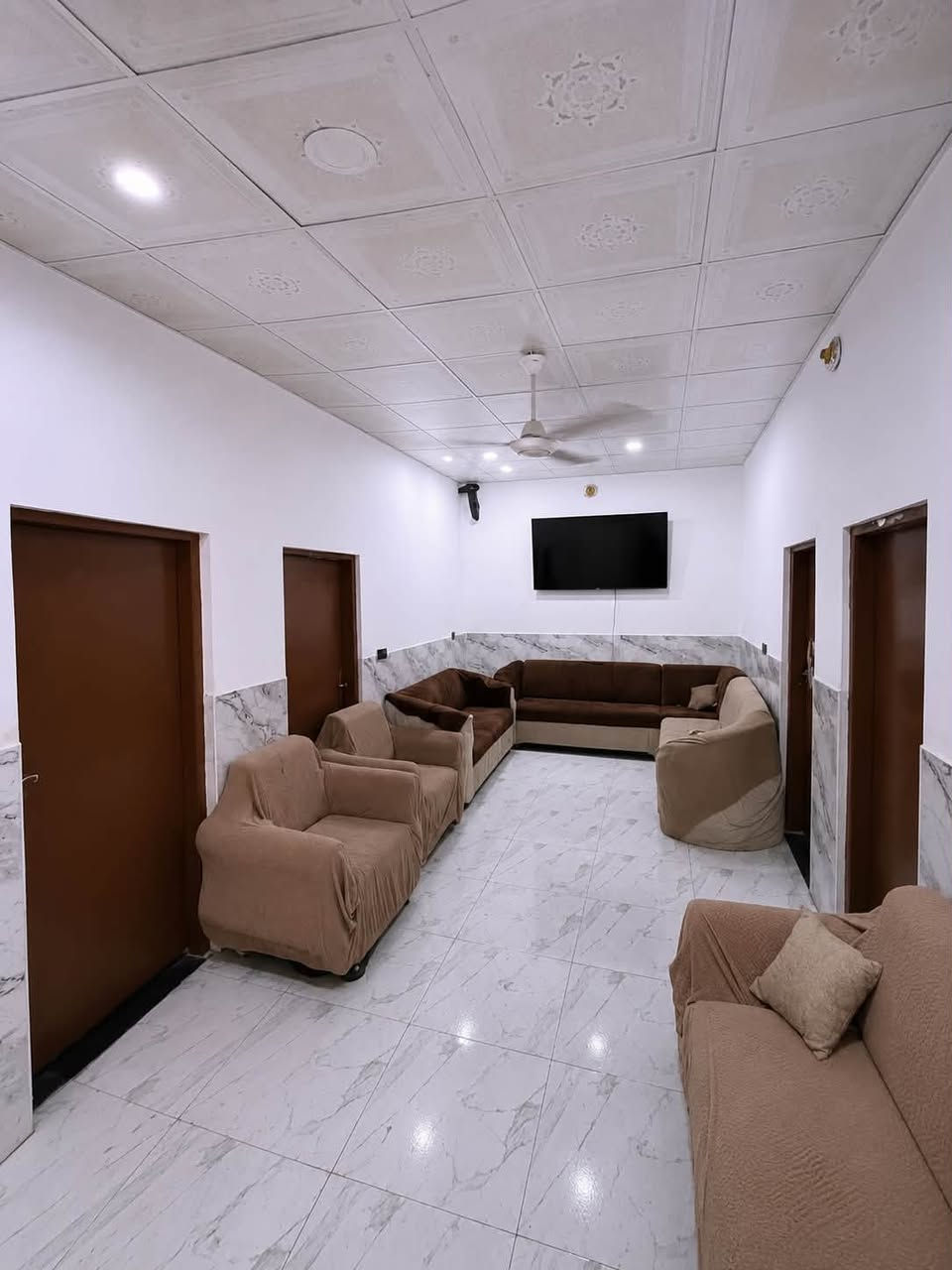 بيت للبيع في كربلاء المقدسه
بثلاث غرف وصاله واستقبال وطابق ثاني 

العامريه
بسعر ٦٠مليون وبي مجال
الاتصال ***********
