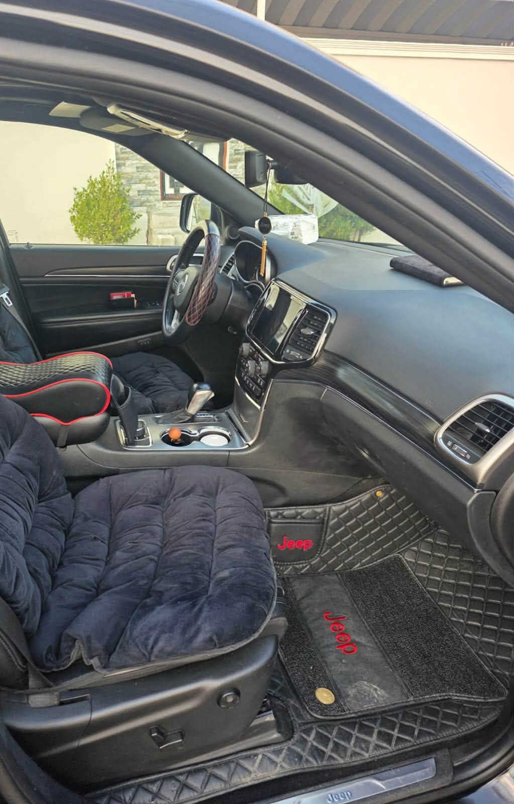 جيب شيروكي 2021وارد امريكي السعر240 وبيها مجال فول مواصفات فئة لمتد بانوراما كشنات جلد كهربائيه تشغيل عن بعد خزن ميموري شاشه كامره دواره جنطه كهربائيه إشاره بلمري حساسات محرك V6. 3600 تبريد خلفي محرك وكير وتبريد وحداديه مكفولات ماشيه 84 تخم تاير جديد وارد امريكي حادثها چاملغ شويه من البنيد  كلير بدون دواخل والباقي كفاله عامه ضربه وصبغ وتبديل رقم اربيل انكليزي 
***********

