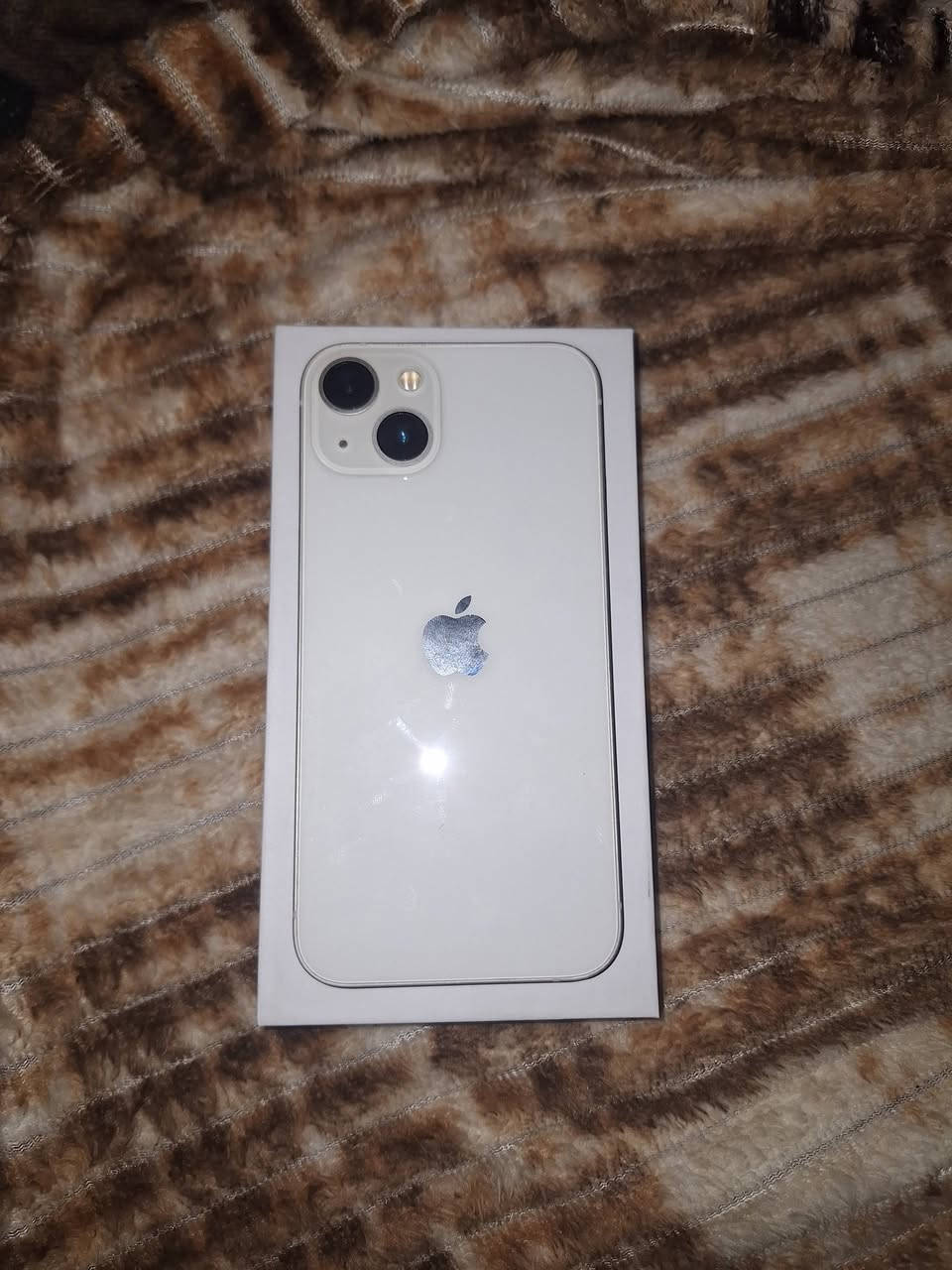 الايفون ١٣ بلاص شرق اوسط لون ابيض بطاريه ٩٢ كامرته حلوه بدقه عاليه 
سعرهه650بي مجال 
رقم***********
