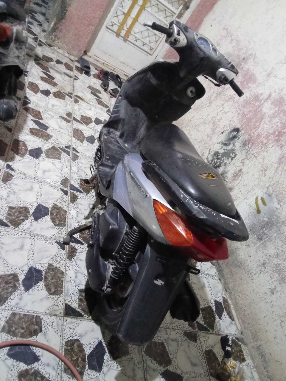 سكنس
سلف هندر كهربايات كلها شغال 
مكينه ناعمه 
شلعه معدل 
السعر 325
مكان الشعب 
*********** واتساب 
أو مراوس
