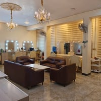 صالون للبيع بغداد مدينه الصدر شارع فلاح 07715237625