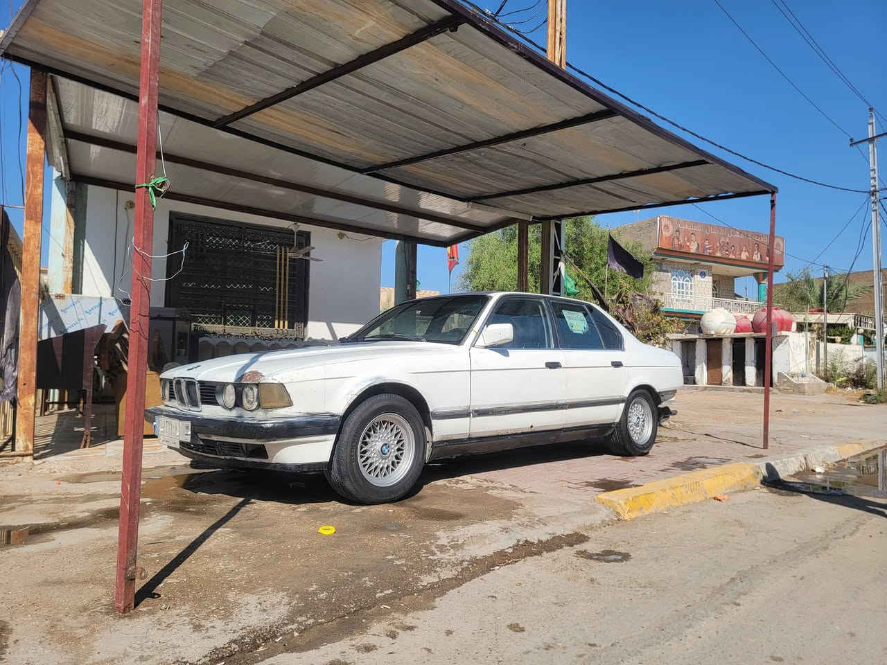 مراوس 
BMW 
موديل 1991
735i اصل
مكينه مفتوح 
كير مكينه كفاله
سياره بلاديه للاخير حتى صبغه بلادي 
بيه صخه بالجاملغ الخلفي ترجع بارد 
السياره تصبته تسوه كلشي 
مكان السياره كربلاء 
***********
