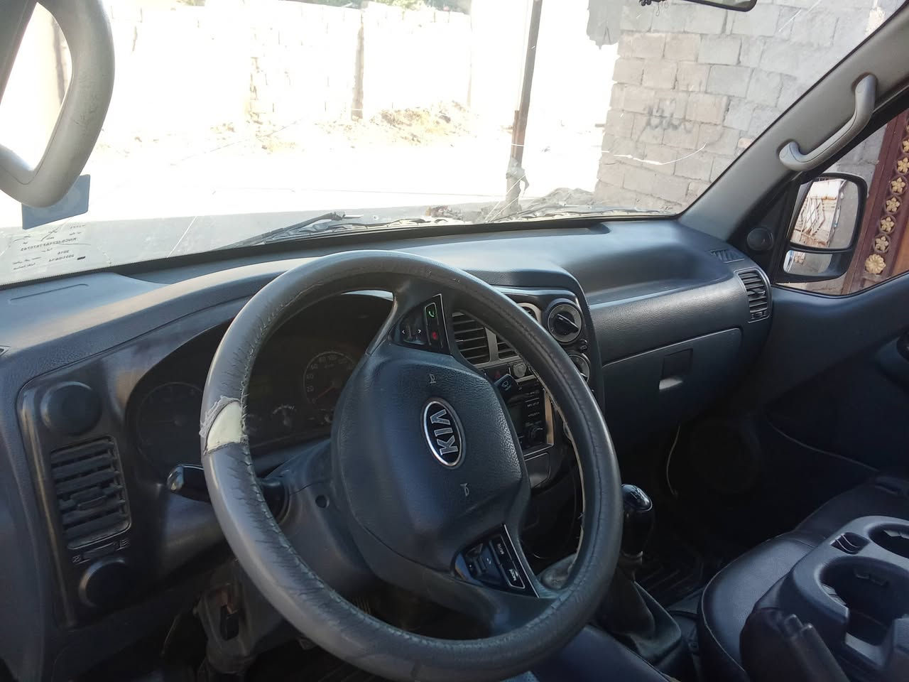 سلام عليكم كيا حمل للبيع موديل 2015 كير اكسن مكينة خير من الله السيارة كفالة عامة ماعدا رصعات موضحة بالسونار رقم ديالى انكليزي بأسمي تحويل ثاني يوم هاتف ***********
