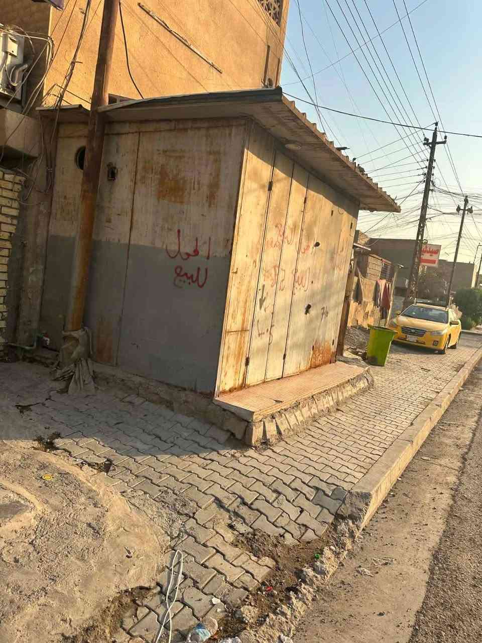 كرفان حديد وسقف سندويج قياسه ٤في٣. سعر مناسب مكان بغداد جسر ديالئ القديم الاتصال ***********
