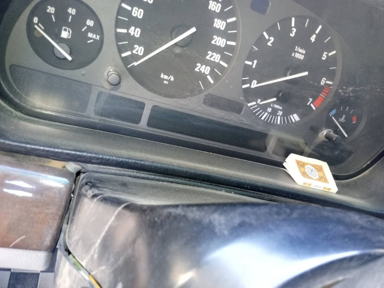 السلام عليكم BMW خفاش     موديل 94 محرك وكير 740 بلادي كير تمساح رقمه بغداد نكليزي بسمي شداله صدر امامي جديد باتري جديد فيت بم جديد تايرات امامي جديد يحتاجله بعض ترتيبات السعر ٤٣وبيهه مجال العنوان بغداد الغزاليه او الشعله رقم الهاتف ***********
