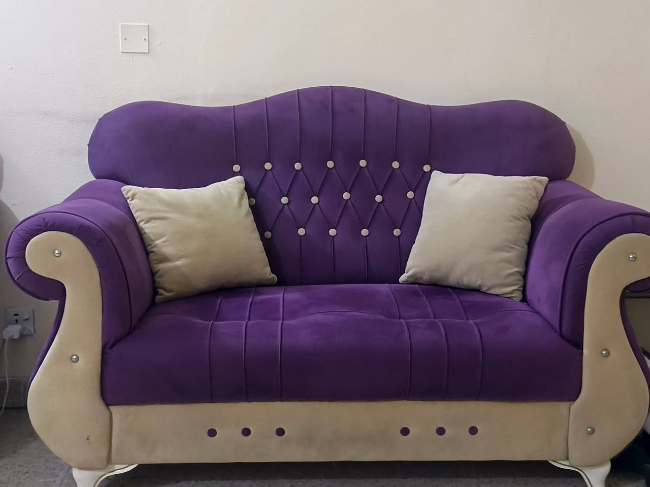 السلام عليكم تخم تركي 5 قطع تخم تكمه  وشغل درجه اولى وثقيل
السعر /700 وبي مجال 
العنوان / بغداد قضاء المحمودية
الاتصال والاستفسار /*********** واتساب
