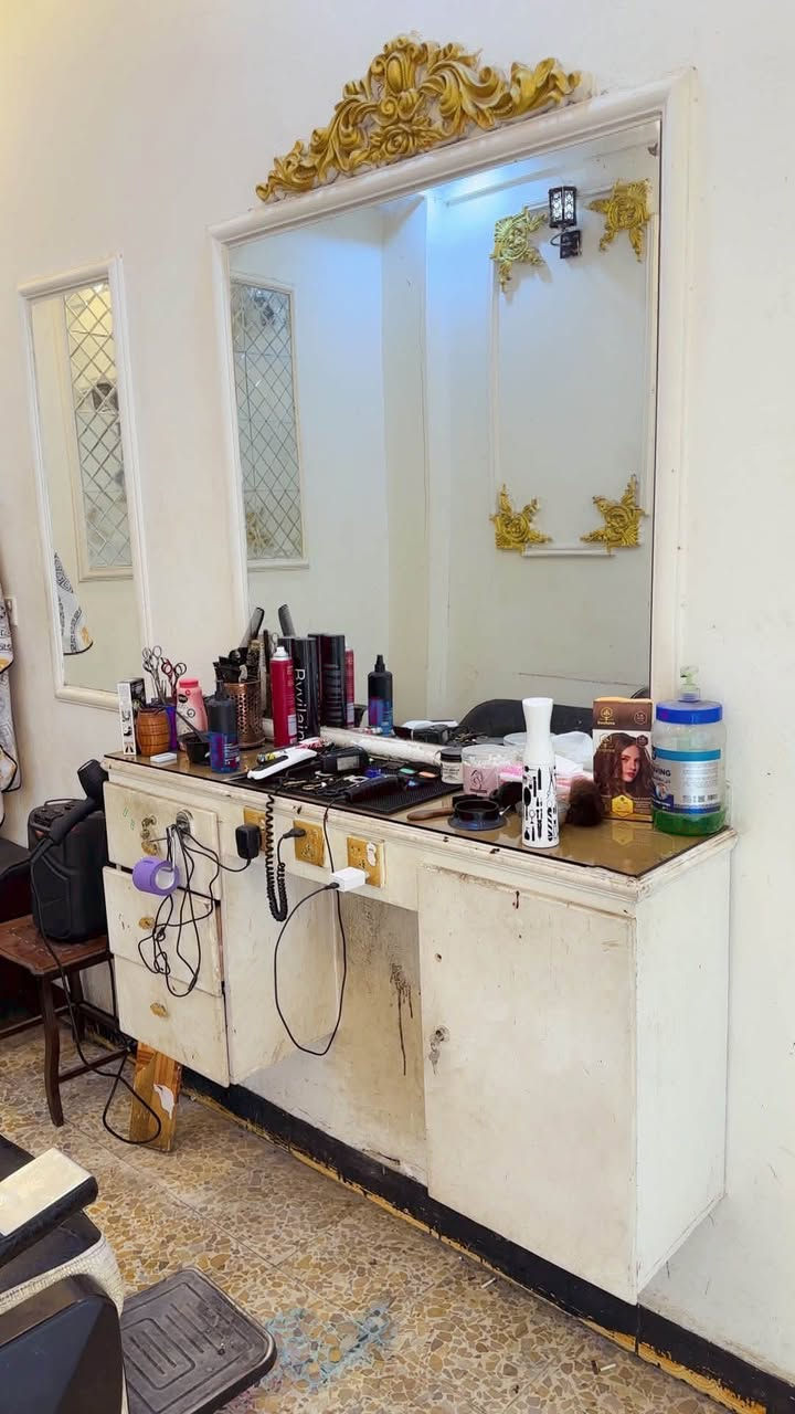 السلام عليكم غراض حلاقه للبيع سعر مناسب 
بغداد جكوك 
***********
