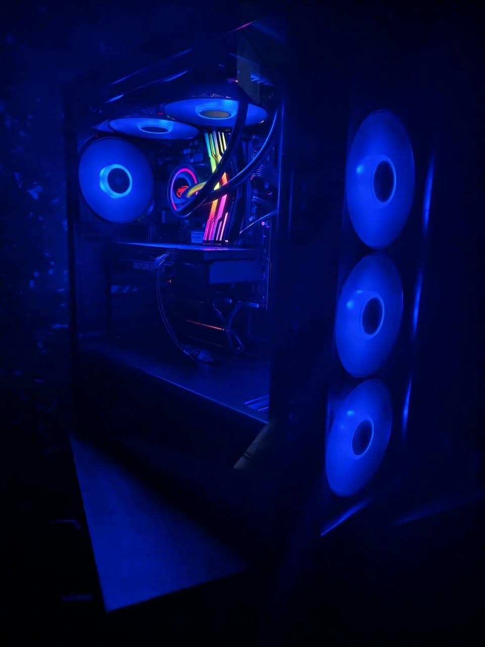 🖥️🔥 PC Gaming للبيع — 775,000 د
مواصفات الجهاز:

🔹 CPU: Intel Core i5-10400F
🔹 RAM: 16GB DDR4 3600MHz
🔹 Storage: 512GB M.2 SSD + 4TB HDD 💎
🔹 GPU: RTX 2060 12GB VRAM 🔥
🔹 Case: DeepCool
🔹 Power Supply: DeepCool 750W ⚡

🎮 جهاز مرتب وجاهز للألعاب والاستخدام اليومي.

💰 السعر: 775,000 دينار

📍 الموقع: بغداد - مدينة الصدر قطاع 38
متوفر توصيل 
📞 للتواصل: ***********

