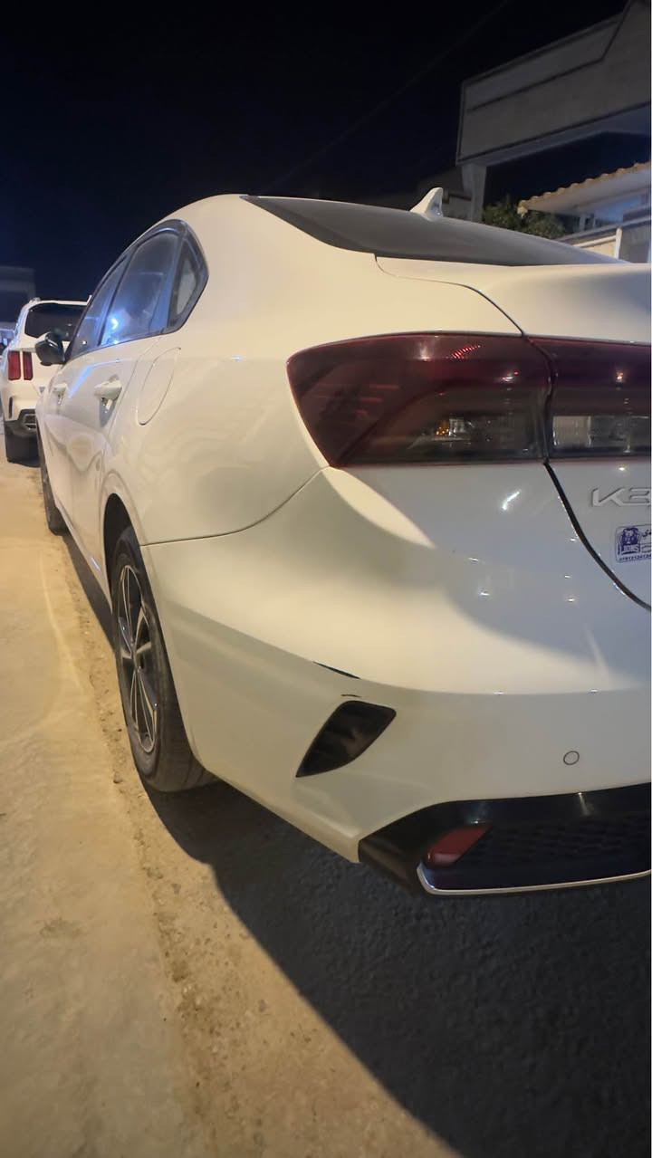 للبيع: كيا K3 (Kia K3) موديل 2024
المواصفات الأساسية:
• المحرك: 4 سلندر، اقتصادي جداً بسعة 1.5L
• المسافة المقطوعة : 16.800كم فقط (شبه جديدة).
• اللون الخارجي : أبيض ملكي.
• مكان ورقم اللوحة : بابل / مركز الحلة.
المواصفات الداخلية والراحة:
• مقاعد جلد فاخرة.
• فتحة سقف.
• شاشة عرض ذكية مع كاميرا خلفية عالية الدقة.
• تحكم ستيرن متكامل.
• نظام تكييف لمس متطور.
الأنظمة والسلامة:
• 4 مودات قيادة (Drive Modes) لتناسب جميع الطرق.
• نظام أوتو هولد (Auto Hold).
• جام أوتوماتيك مع نظام سيفتي لحماية الأطفال.
• إضاءة أمامية زينون (Xenon) مع بك لايت LED بالكامل.
 حالة السيارة:
• السيارة نظيفة جداً وبحالة ممتازة.
• توجد رصعات صغيرة جداً وغير مؤثرة (موضحة بدقة في الصور للشفافية).

📞 للتواصل والاستفسار: (واتساب أو اتصال) *********** حلة, بابل
