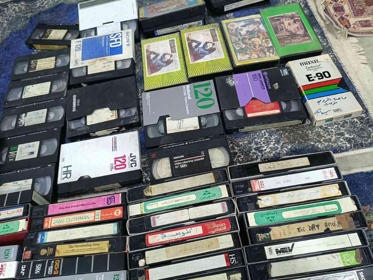 كاسيتات فيديو vhs
نسخ قديمه العدد ٧٠ 
السعر ٧٥ مع التوصيل 
للحجز والاستفسار مراسلة الصفحه

