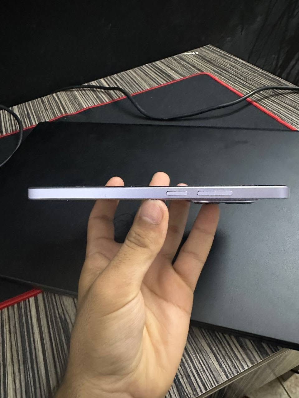 ريدمي نوت 15 برو 5G
المواصفات الأساسية

الشاشة: 6.83 إنج AMOLED 1.5K - 120Hz - سطوع 3200 nits
المعالج: Dimensity 7400-Ultra 4nm
الرام / الذاكرة: 8GB + 256GB / 12GB + 512GB
الكاميرا الخلفية: 200MP أساسية OIS + 8MP واسعة
الكاميرا الأمامية: 20MP
البطارية: 6580mAh - شحن 45W - شحن عكسي 22.5W
النظام: Android 15 - HyperOS 2
الحماية: Gorilla Glass Victus 2 - ضد الماء IP68/IP69K - يتحمل غمر 2 متر 24 ساعة
الاتصال: 5G + eSIM + NFC + IR + بصمة بالشاشة
جهاز جديد دورات الشحن 90 نضيف 100% الخلل الوحيد البي كامرته الاساسيه الداخليه مكسورة فقط سعر تبديلها 35 بسس الجهاز داخل الضمان يجي وياه كارتونه + سماعات ضمان سنه + كيبل 
سعره 350 الف علما انو سعر الجديد الان 460 الف 
مكاني الكاظمية شارع النواب رقمي 
***********  اتصال + واتساب
