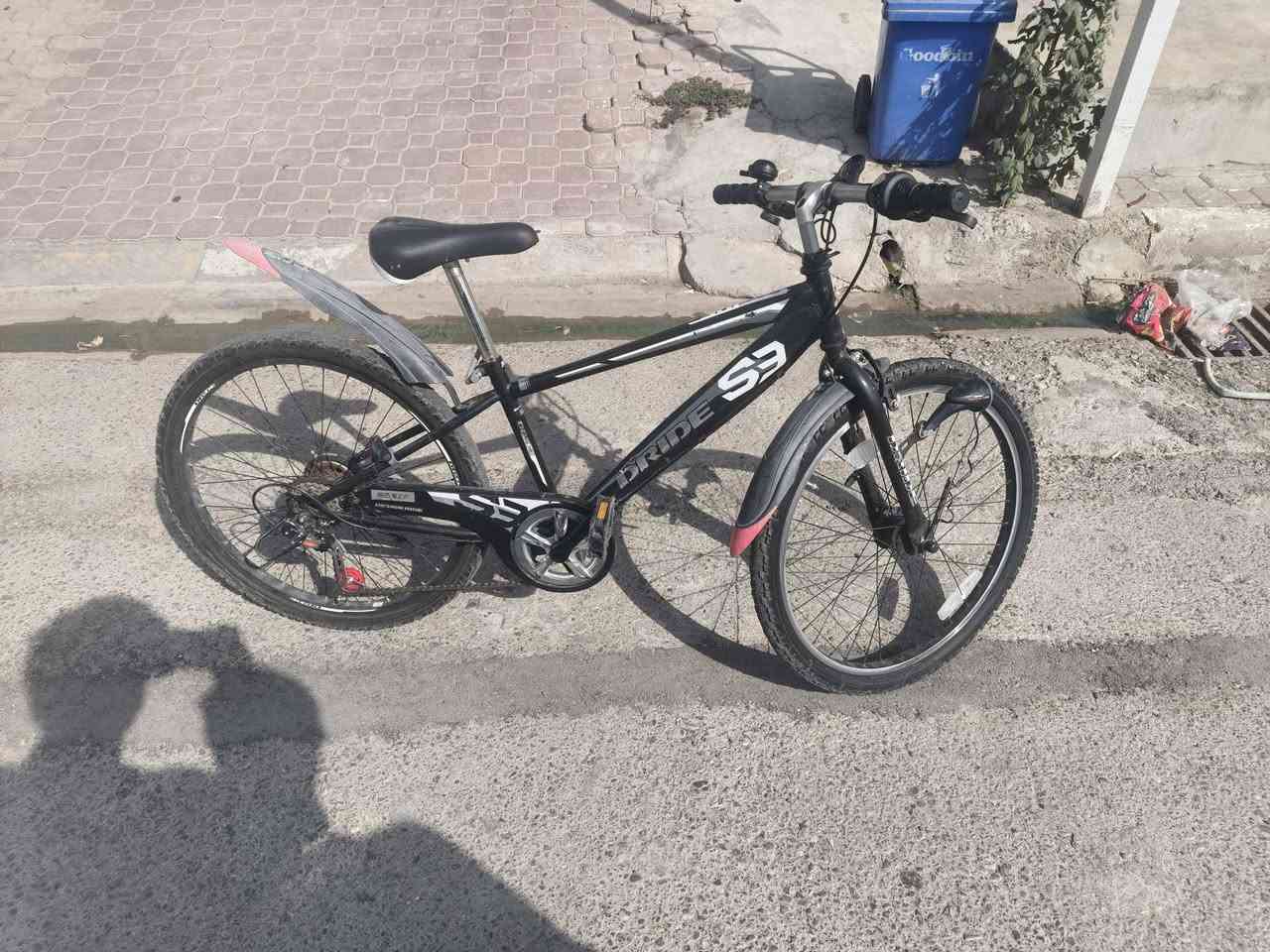 سلاموعلیكم بایسكل اسود حجم 24 كل عیب مابی 5كیر كله شغال تایرات جدید كشن جدید سعر80بی مجال للطیبین 
مكان كركوك قادسیه شارع ابو ولید للتواصل  رقم ***********
