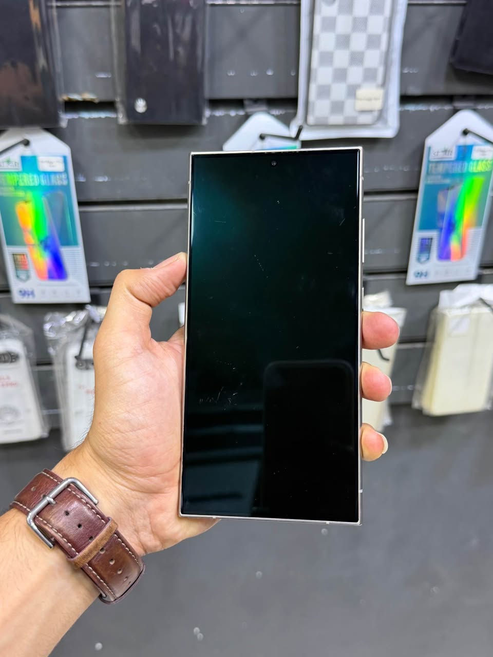Galaxy S24 Ultra
یەک تێرا (١٠٢٤ گێگا ) و ڕامی ١٢ کامل ئەشیا خاوێنی ٪٩٨ کەمێک وردەی شاشەی هەیە  زەمانی جیبال 
کامێرەی ٢٠٠ مێگاپیکسل 100x
پاتری ٥٠٠٠ میلی ئەمپێرە
شاشەی Dynamic LTPO AMOLED 2X, 120Hz
پڕۆسسەری Snapdragon 8 Gen 3 (4 nm)
*********** السليمانية, العراق
