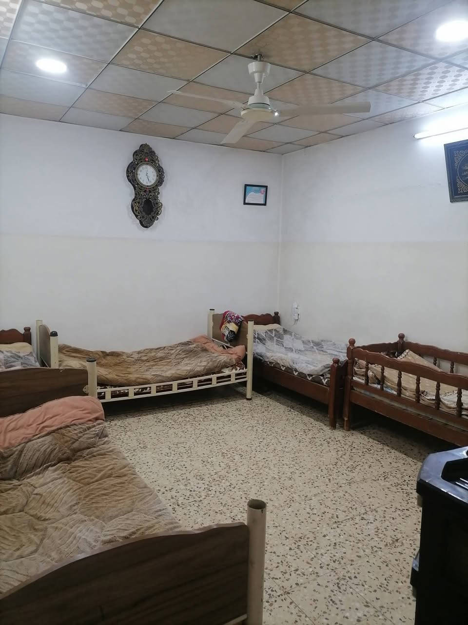 السلام عليكم 
بيت للبيع حي العامل الثانية 
المساحة 200م طابق واحد غرفتين وهول واستقبال  كاشي سقوف ثانوية مع سرداب على كبر مساحة الغرفتين كاشي سيراميك سقوف ثانوية
قرب شارع 60

السعر /120
لتفاصيل اكثر مراسلة الصفحة او الاتصال بالرقم 
***********

